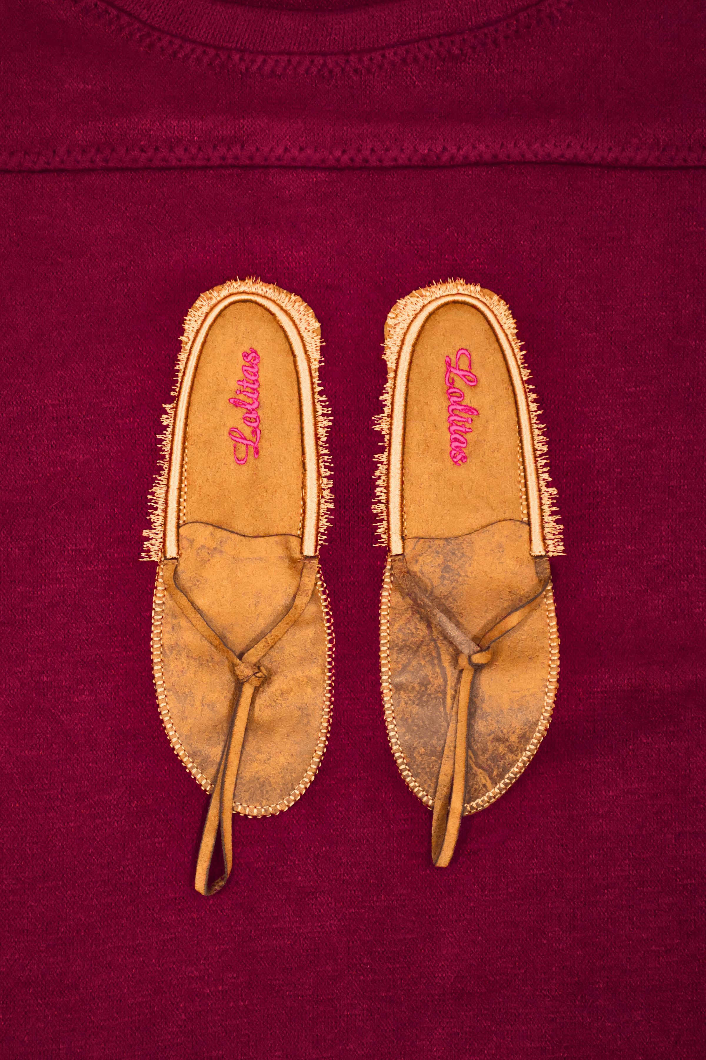 Camiseta granate bordado zapatillas indias cuero Lolitas&L - lolitasyl.com