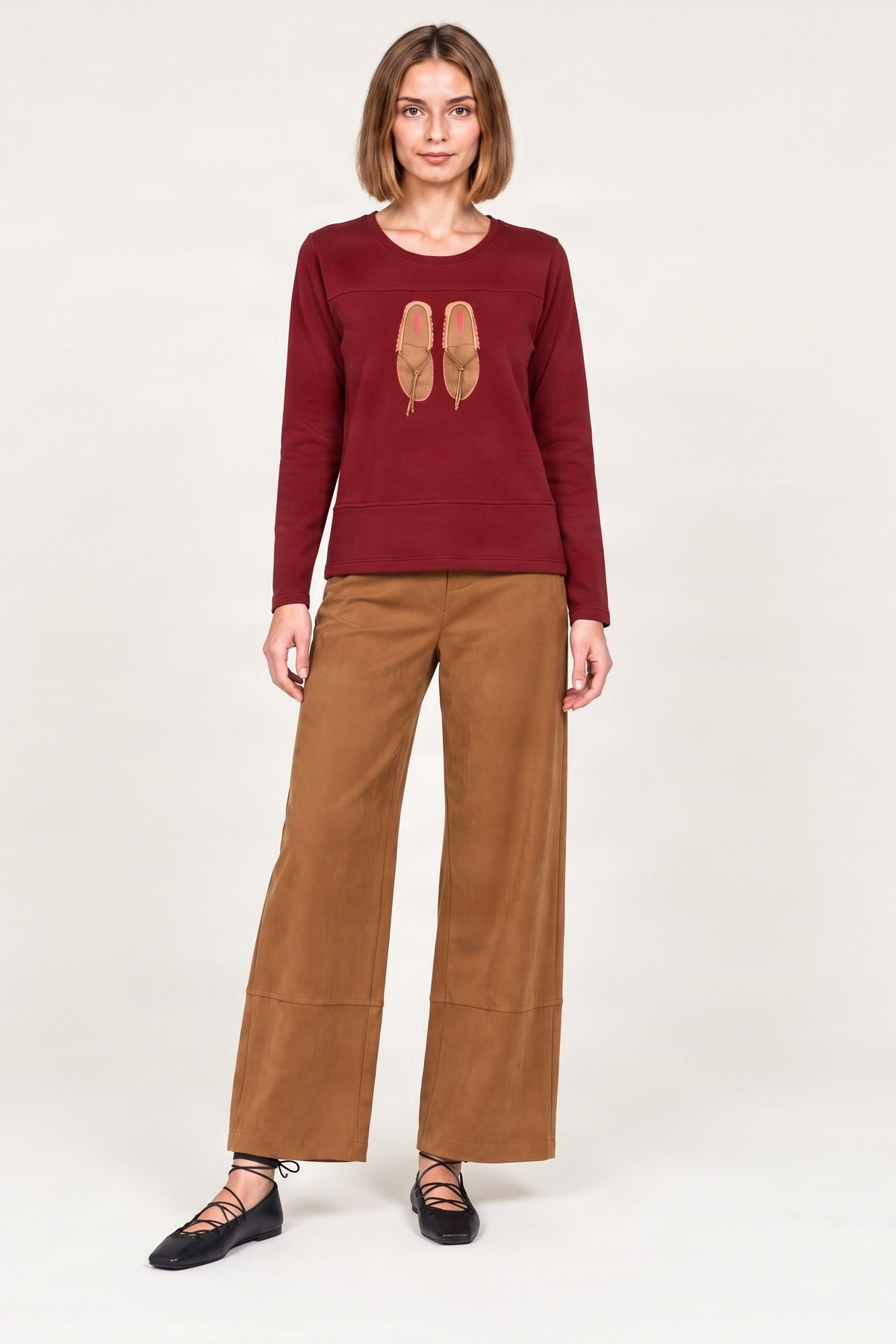 Camiseta granate bordado zapatillas indias cuero Lolitas&L