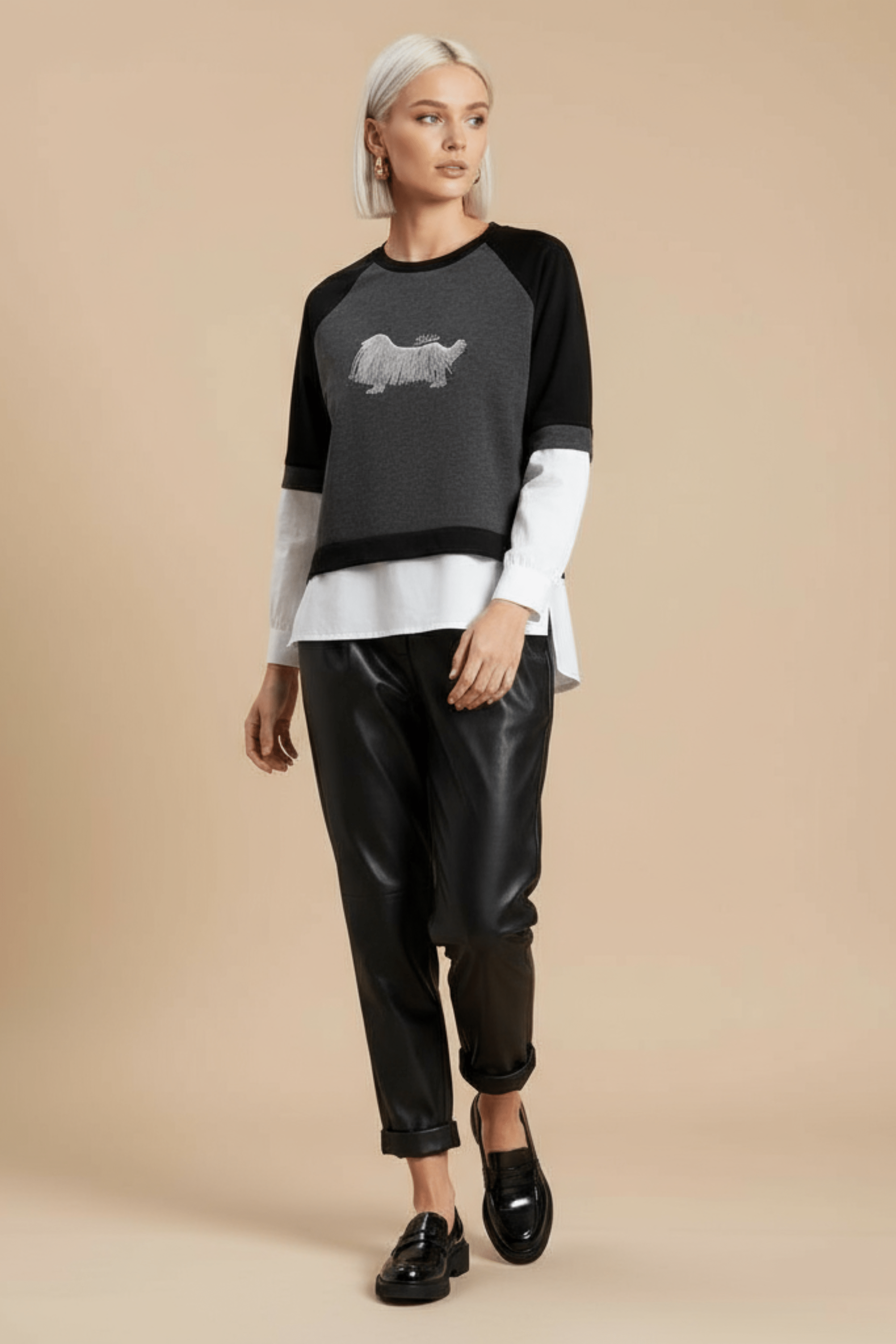 Camiseta gris antracita manga raglan camisera perro bordao Lolitas&L - lolitasyl.com