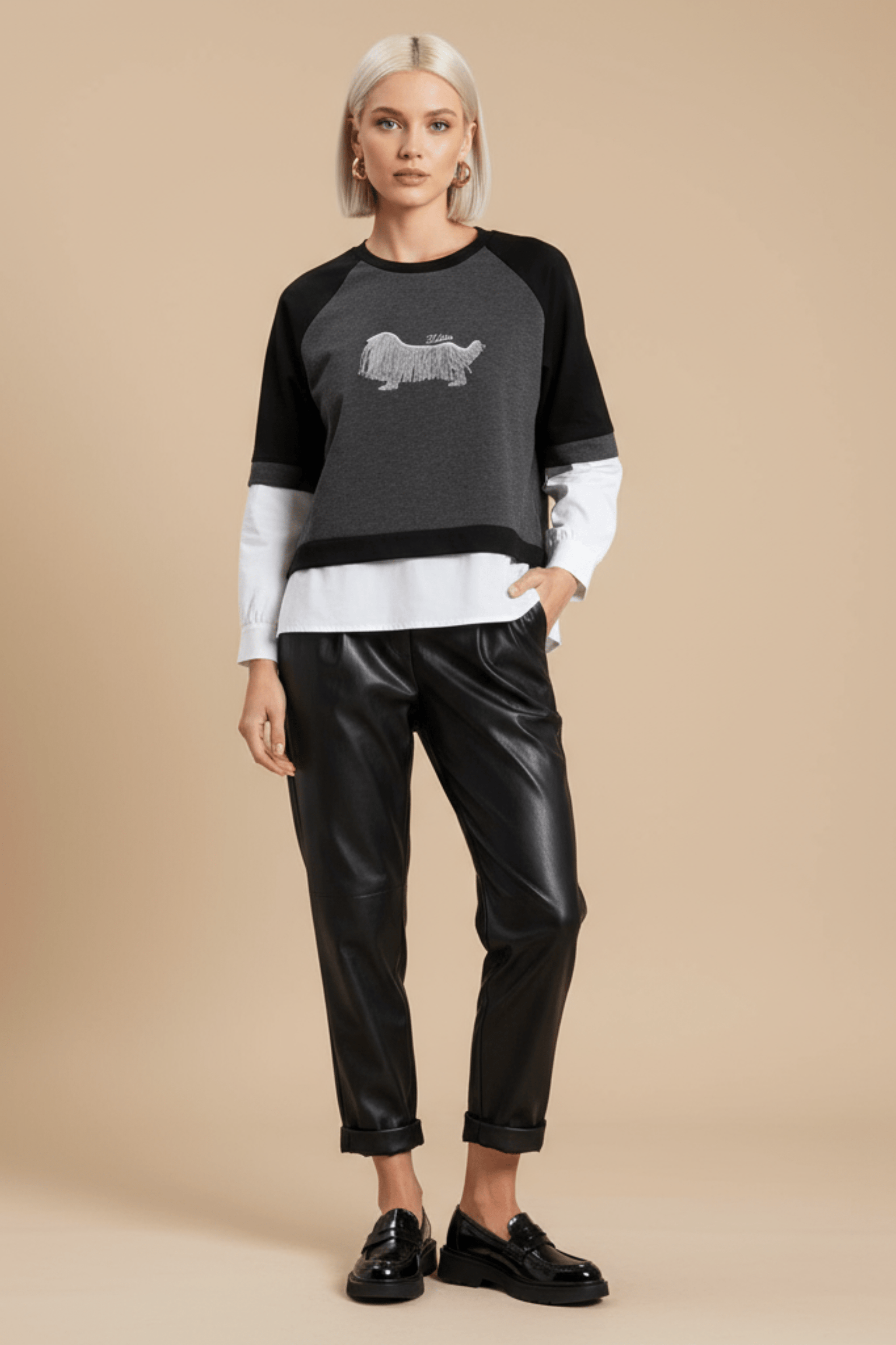 Camiseta gris antracita manga raglan camisera perro bordao Lolitas&L - lolitasyl.com