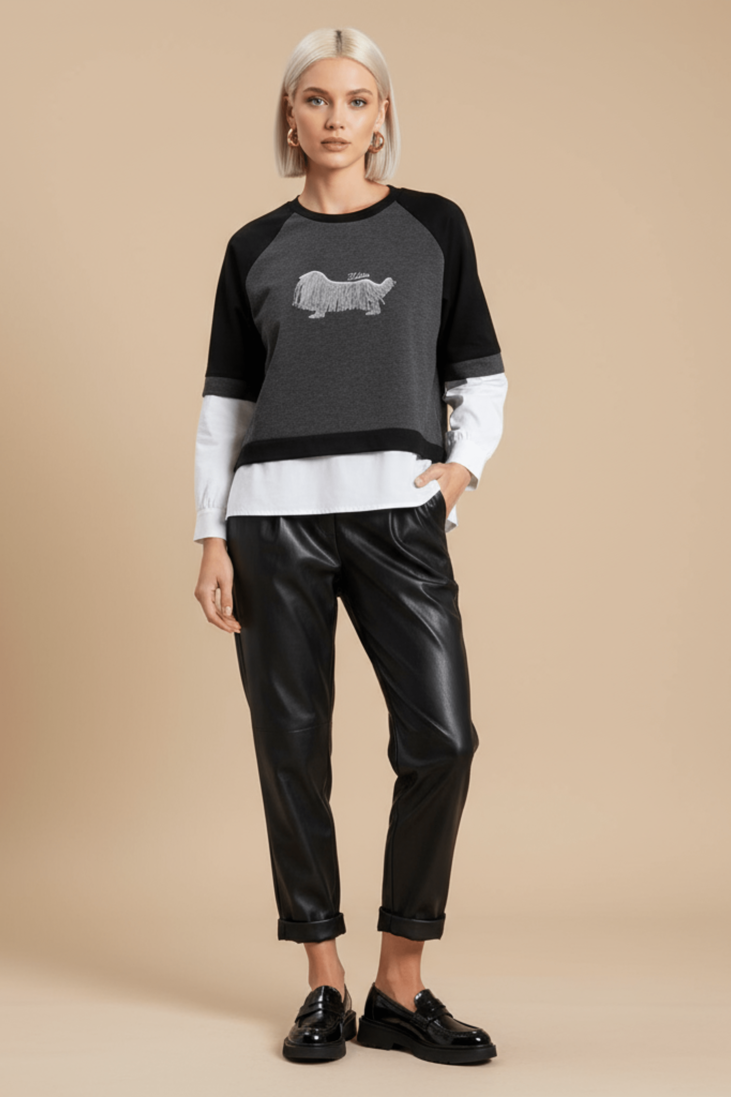 Camiseta gris antracita manga raglan camisera perro bordao Lolitas&L - lolitasyl.com