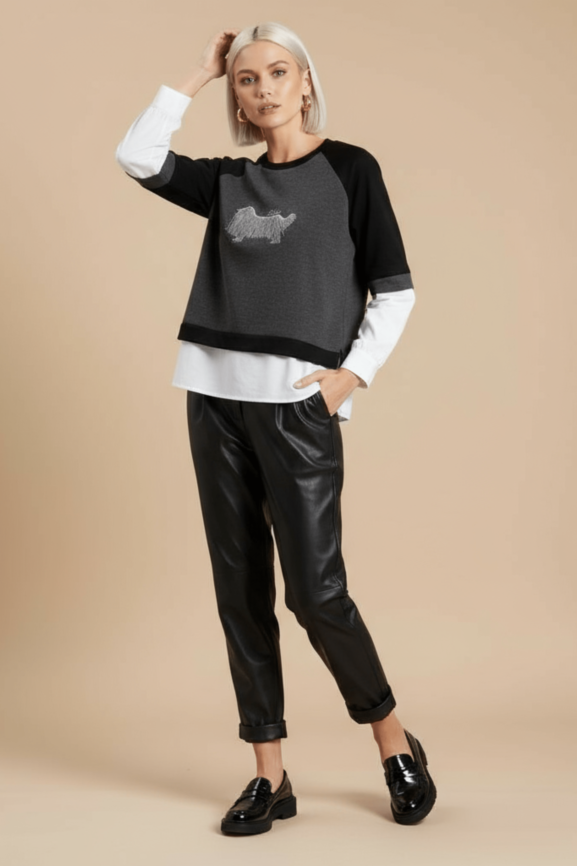 Camiseta gris antracita manga raglan camisera perro bordao Lolitas&L - lolitasyl.com