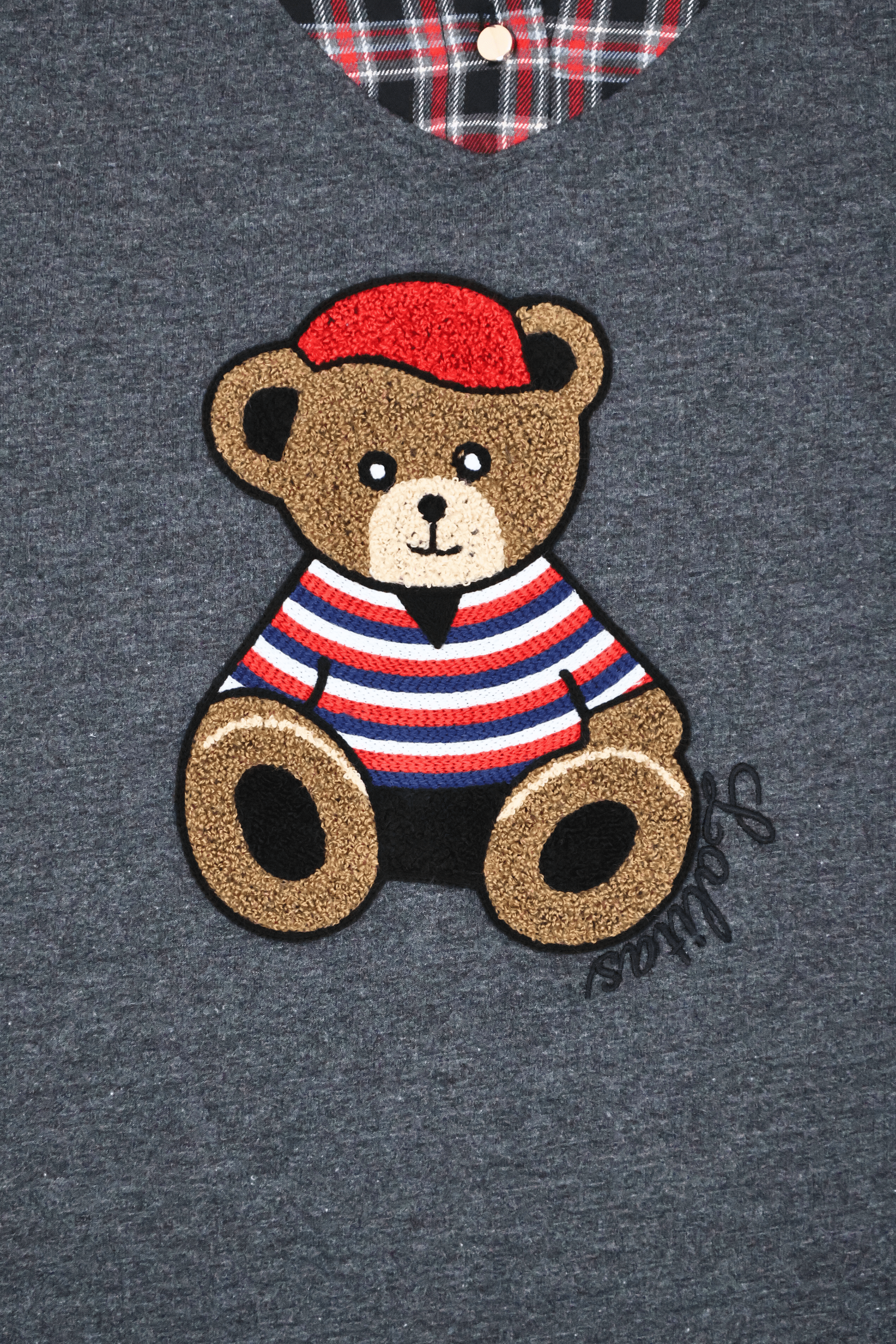 Camiseta gris con cuadro escoces verde y bordado osito Lolitas&L - lolitasyl.com