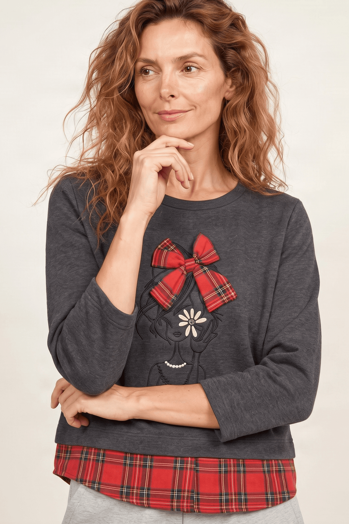 Camiseta gris con estampado muñeca y lazo cuadro escoces Lolitas&L - lolitasyl.com