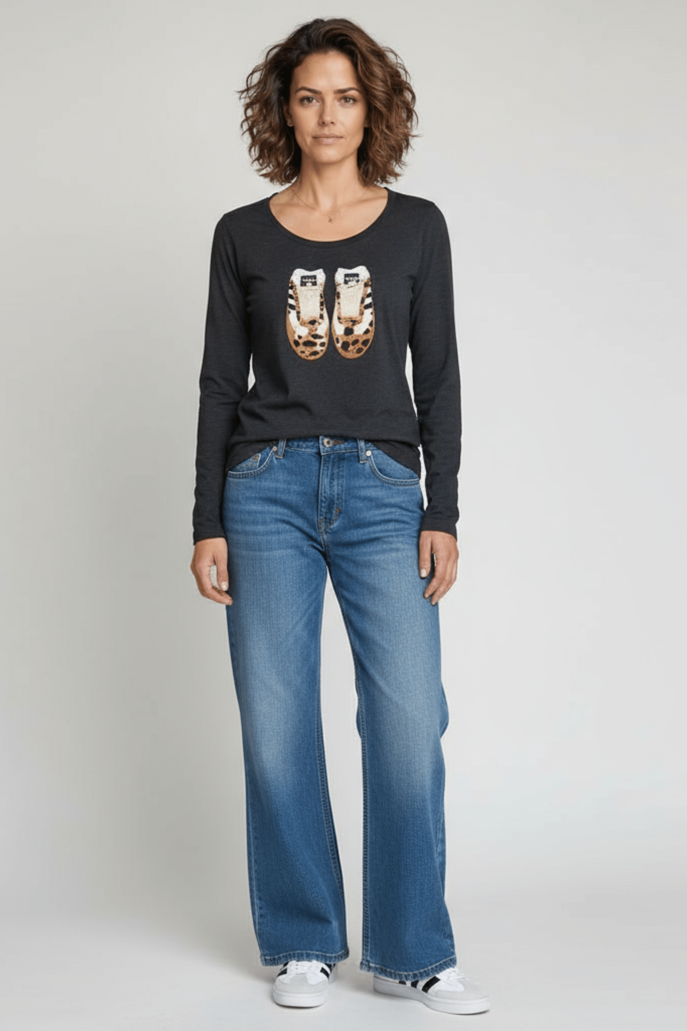 Camiseta gris vigore con bordado sneakers manga larga Lolitas&L - lolitasyl.com