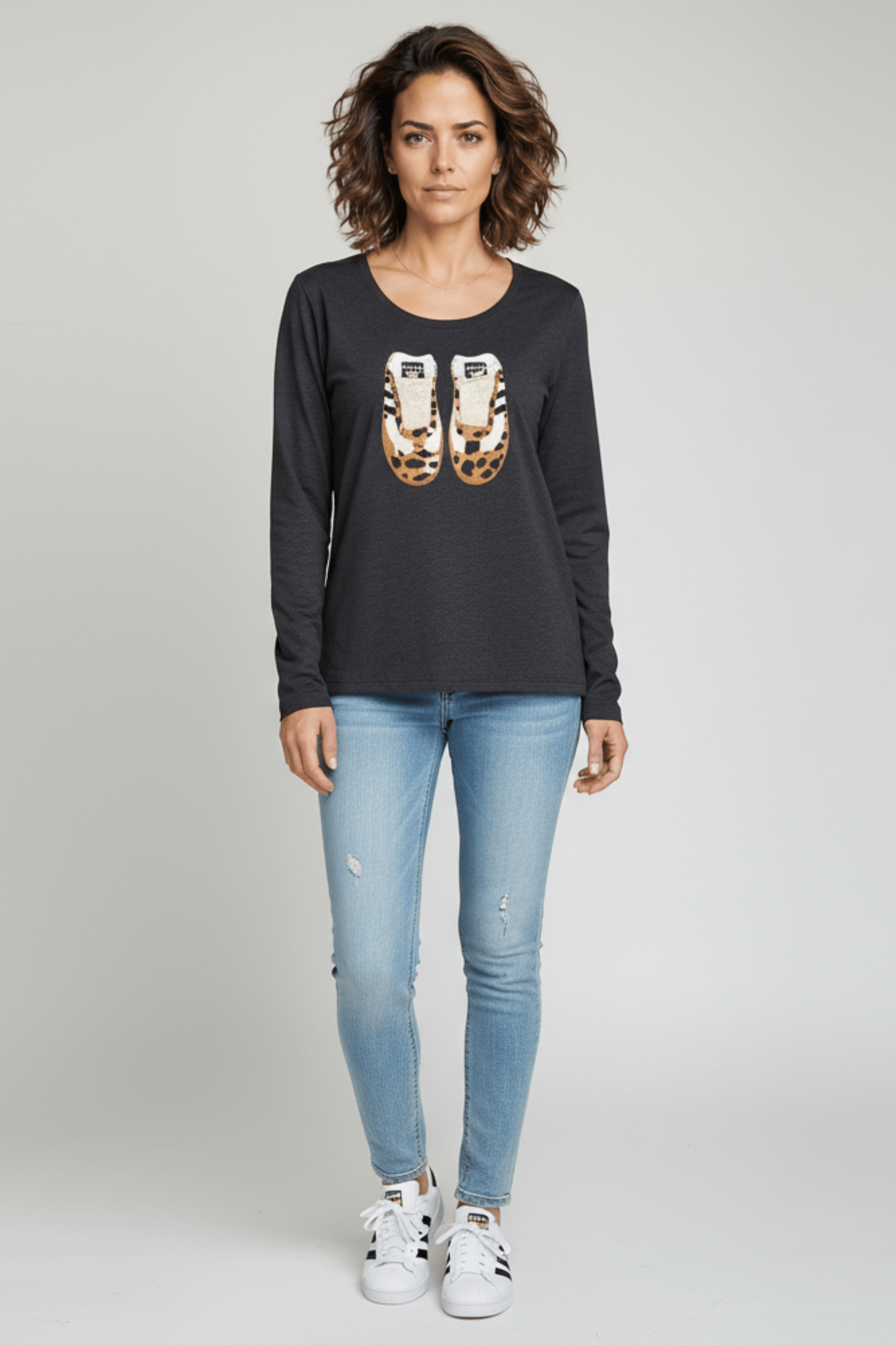 Camiseta gris vigore con bordado sneakers manga larga Lolitas&L - lolitasyl.com