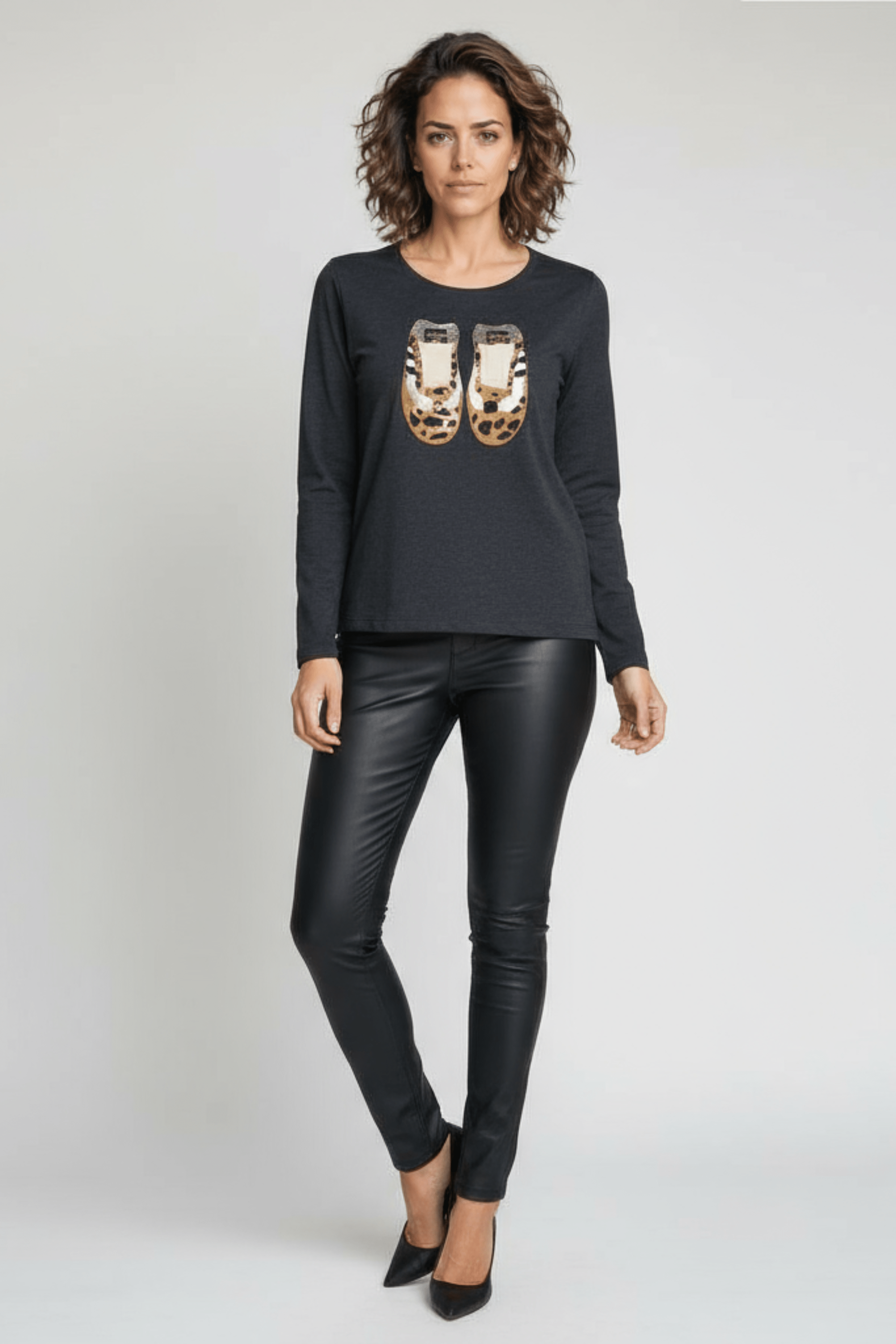 Camiseta gris vigore con bordado sneakers manga larga Lolitas&L - lolitasyl.com