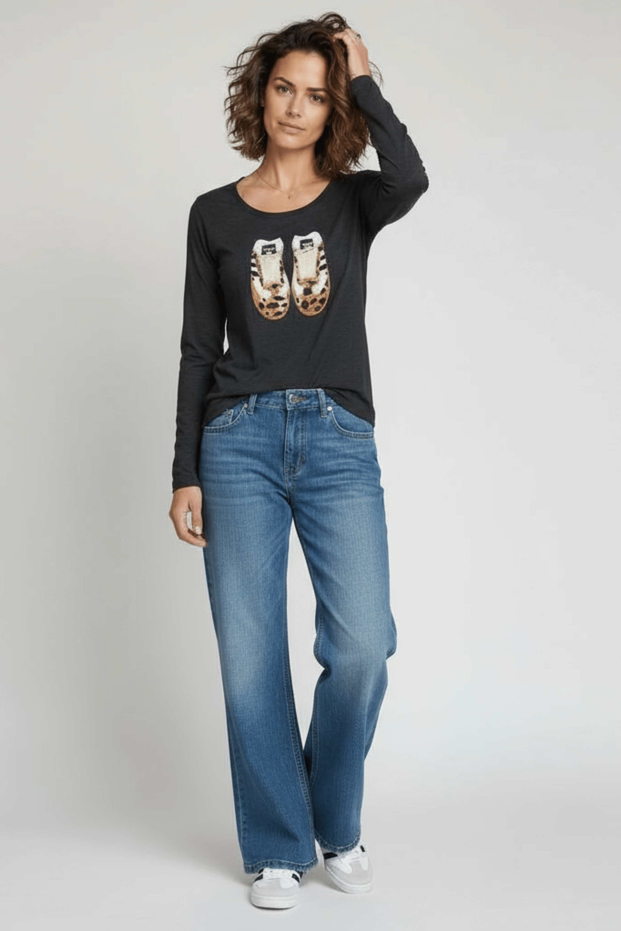 Camiseta gris vigore con bordado sneakers manga larga Lolitas&L - lolitasyl.com