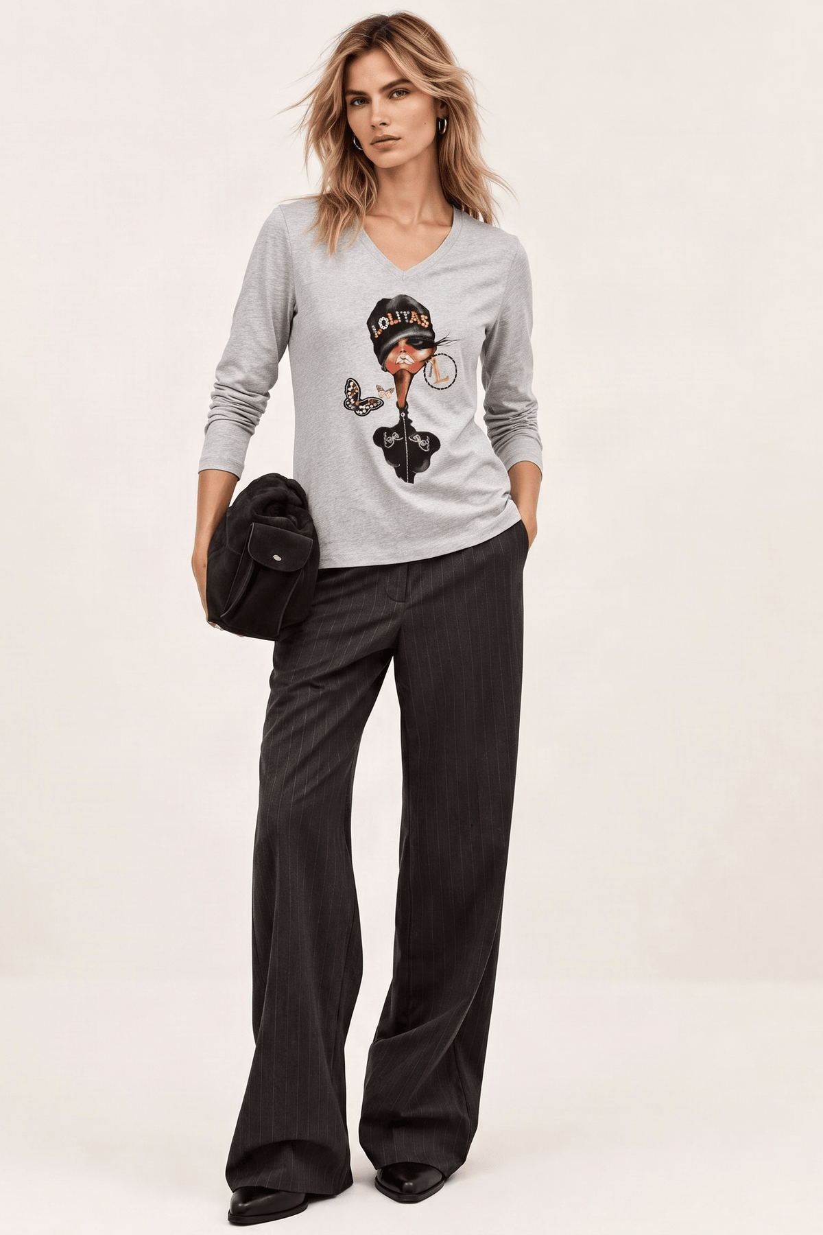Camiseta Gris Vigoré de Algodón con Escote Pico, Estampado Digital y Accesorios – Lolitas&L - lolitasyl.com