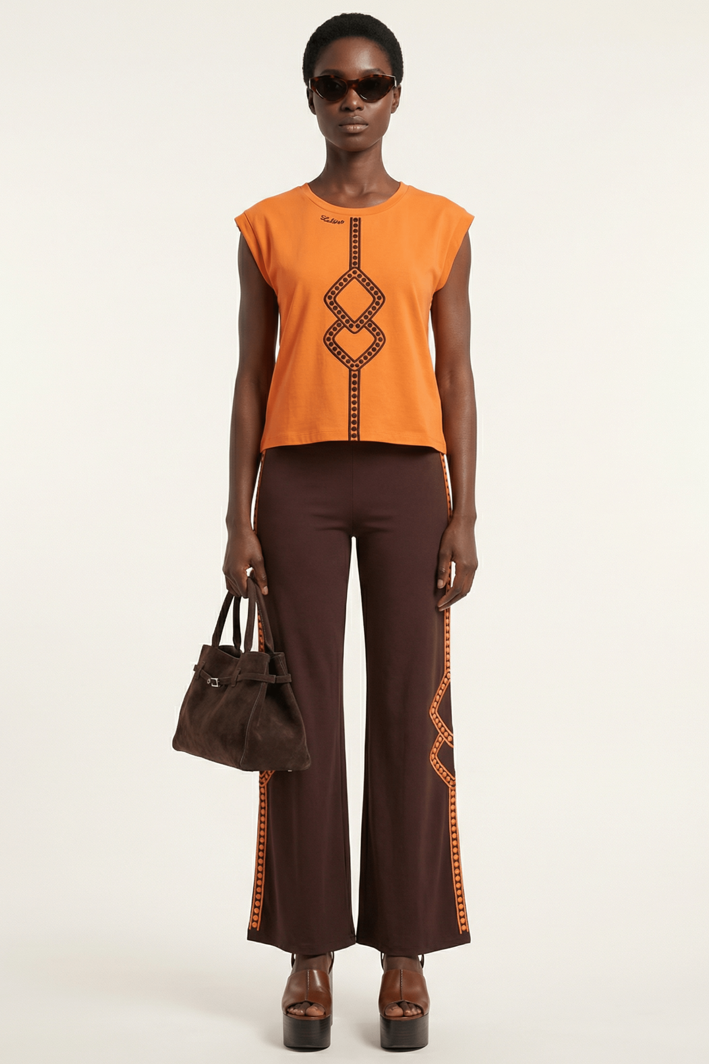 Camiseta naranja con cenefa bordada en contraste marron Lolitas&L - lolitasyl.com