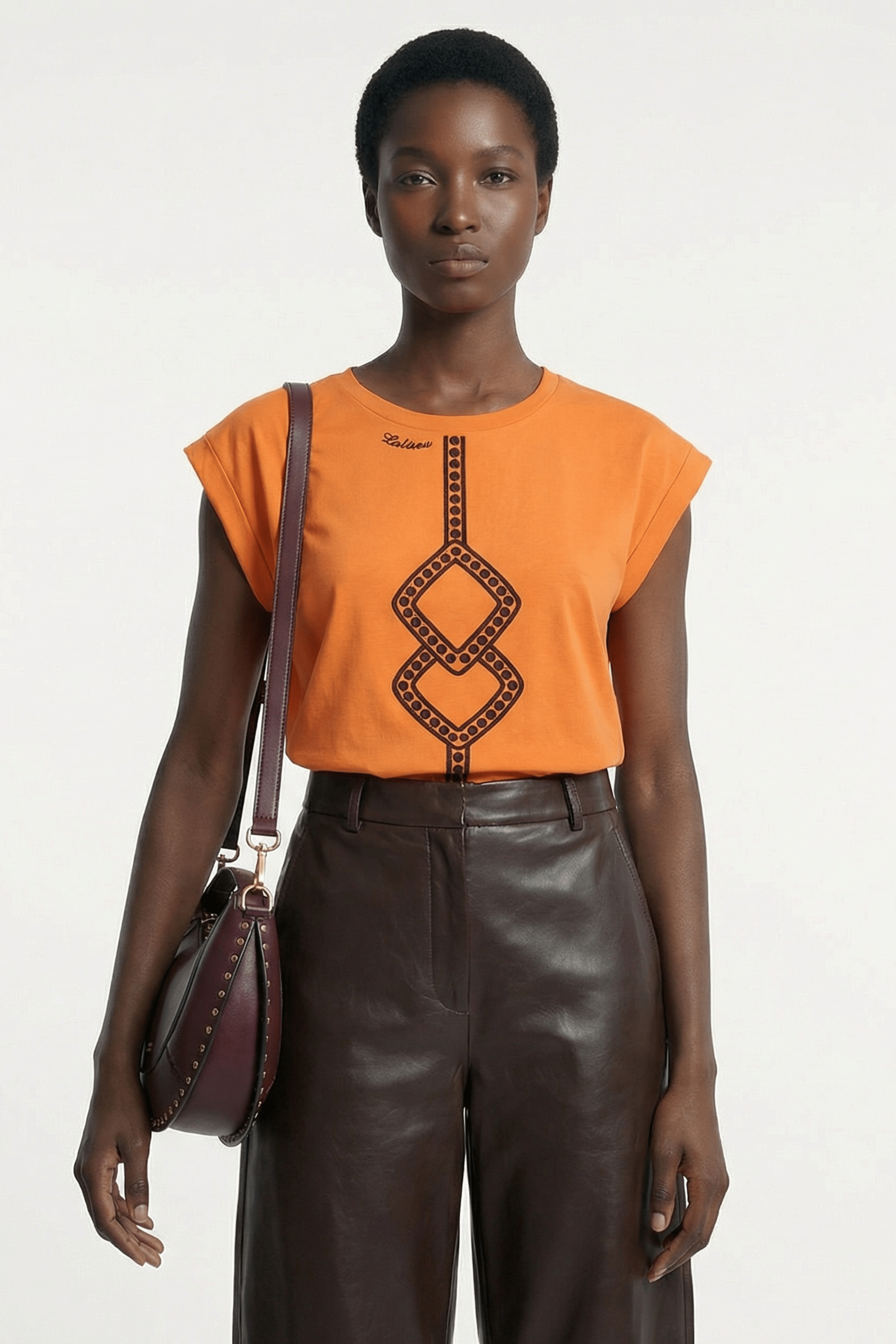 Camiseta naranja con cenefa bordada en contraste marron Lolitas&L - lolitasyl.com