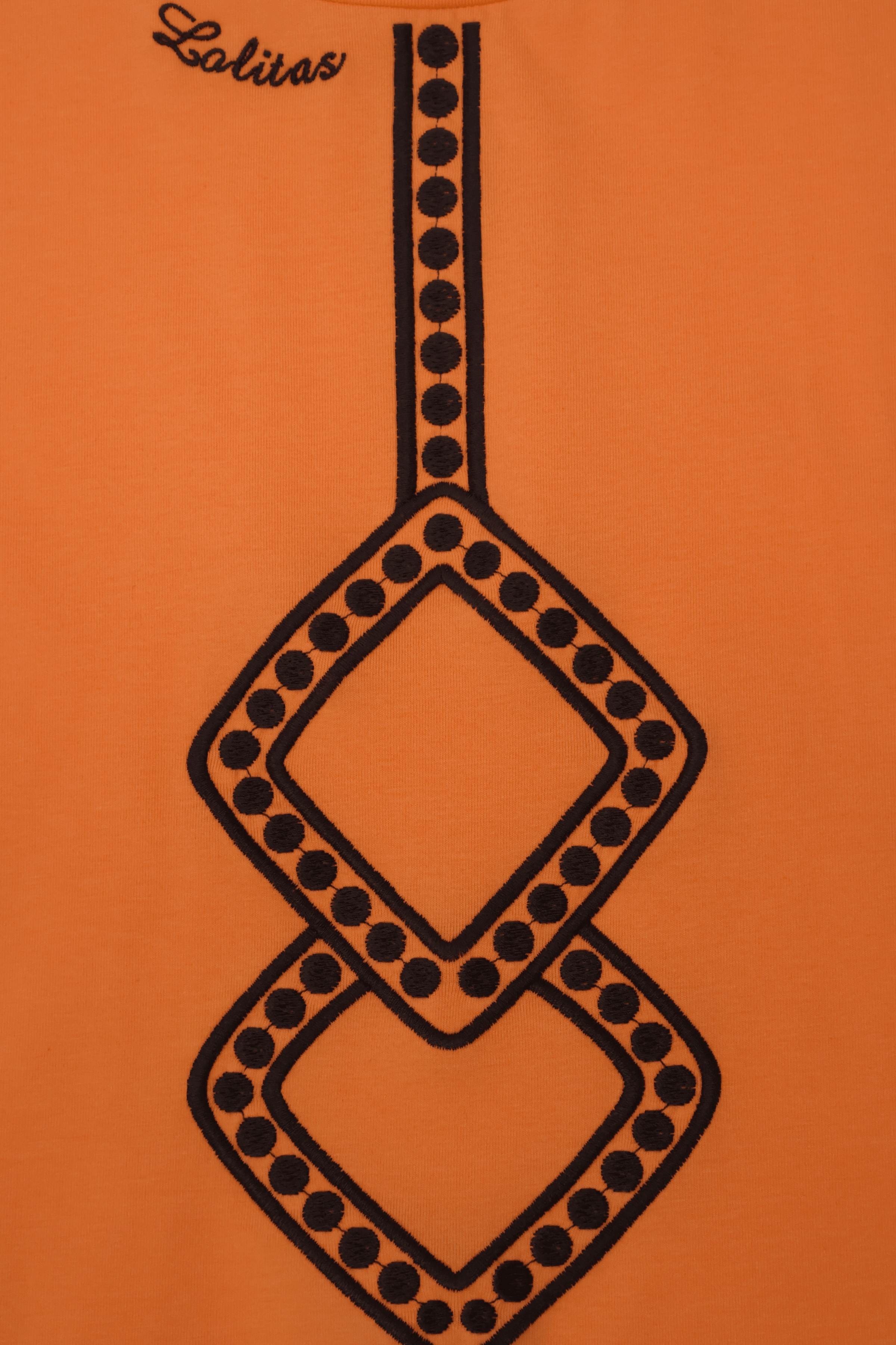 Camiseta naranja con cenefa bordada en contraste marron Lolitas&L - lolitasyl.com