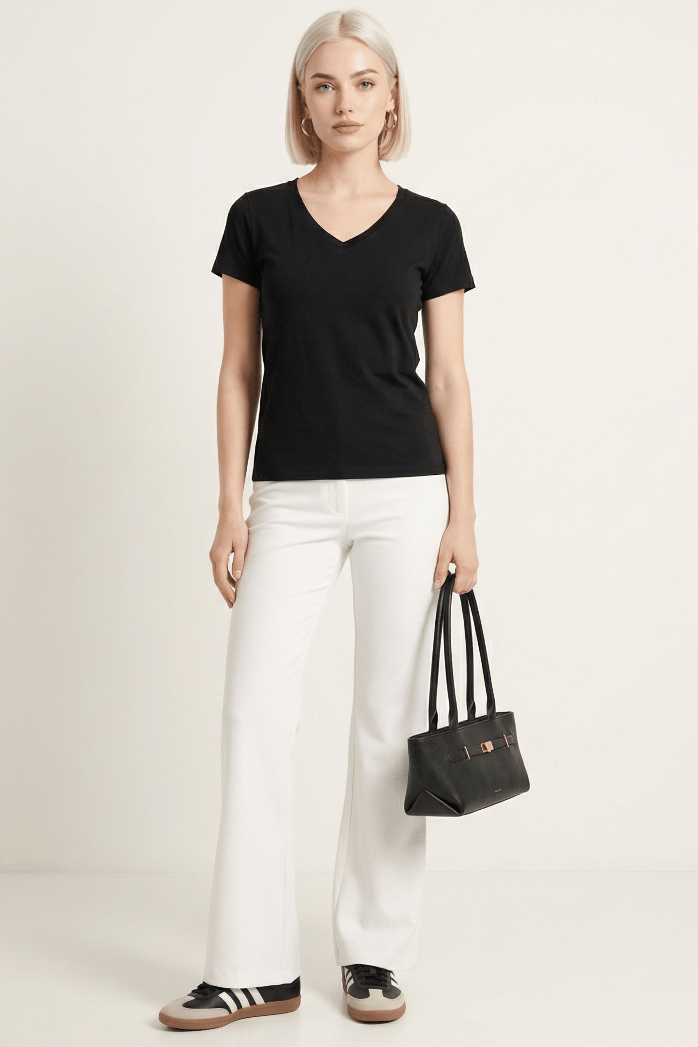 Camiseta negra basica con escote pico y manga corta Lolitas&L - lolitasyl.com