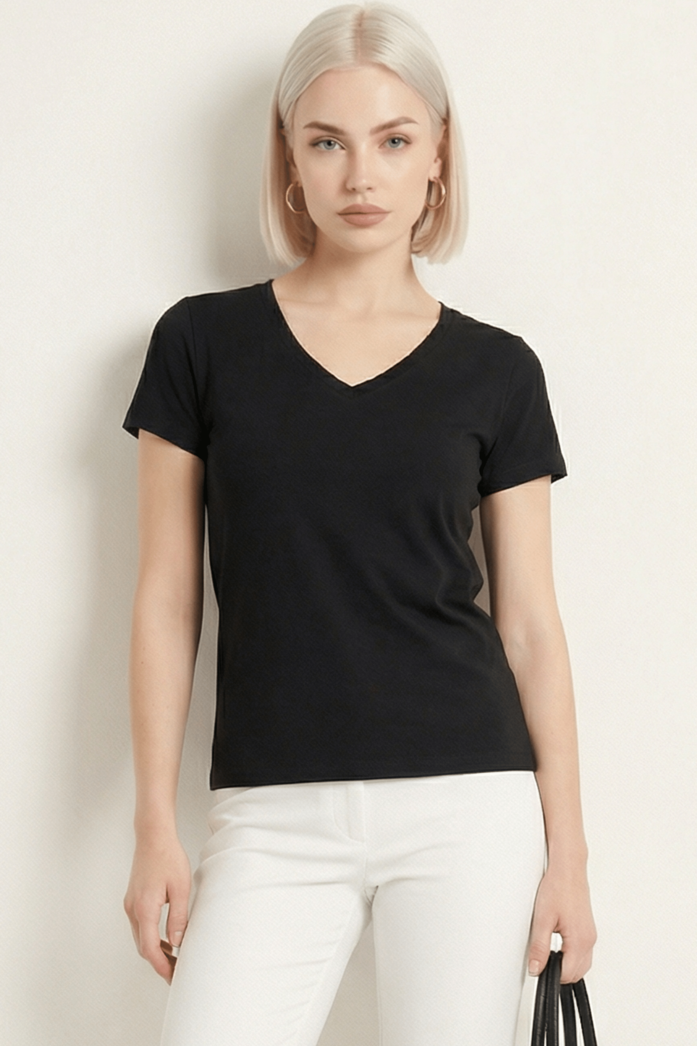 Camiseta negra basica con escote pico y manga corta Lolitas&L - lolitasyl.com