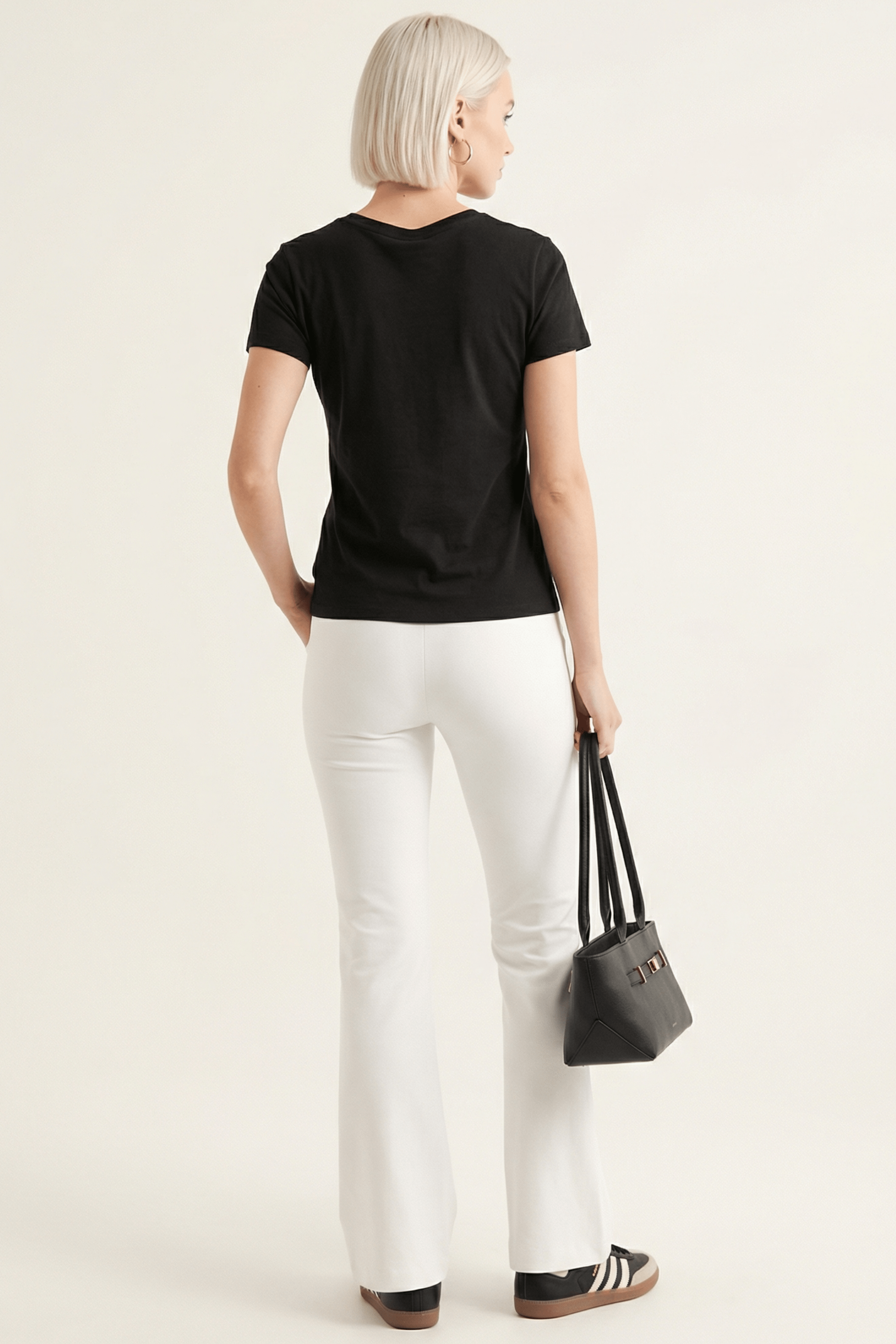 Camiseta negra basica con escote pico y manga corta Lolitas&L - lolitasyl.com