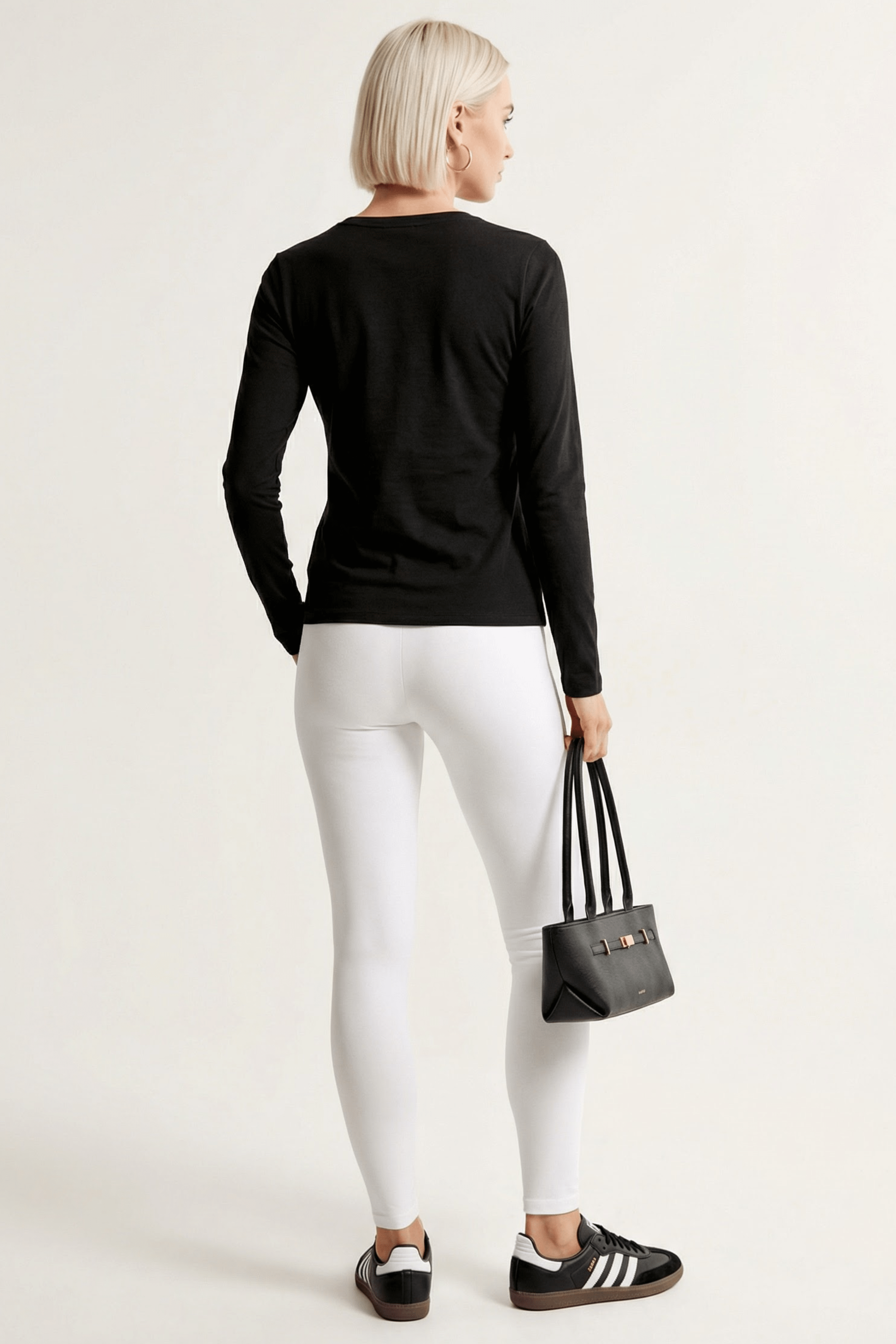 Camiseta negra basica con escote pico y manga larga Lolitas&L - lolitasyl.com