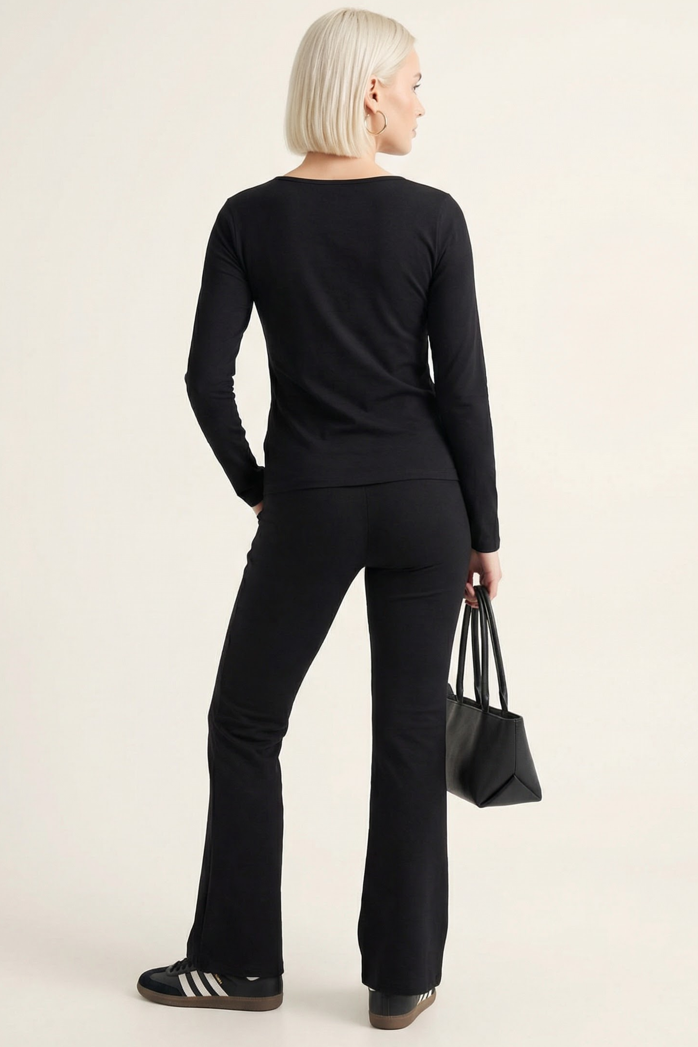 Camiseta negra basica con escote collar y manga larga Lolitas&L