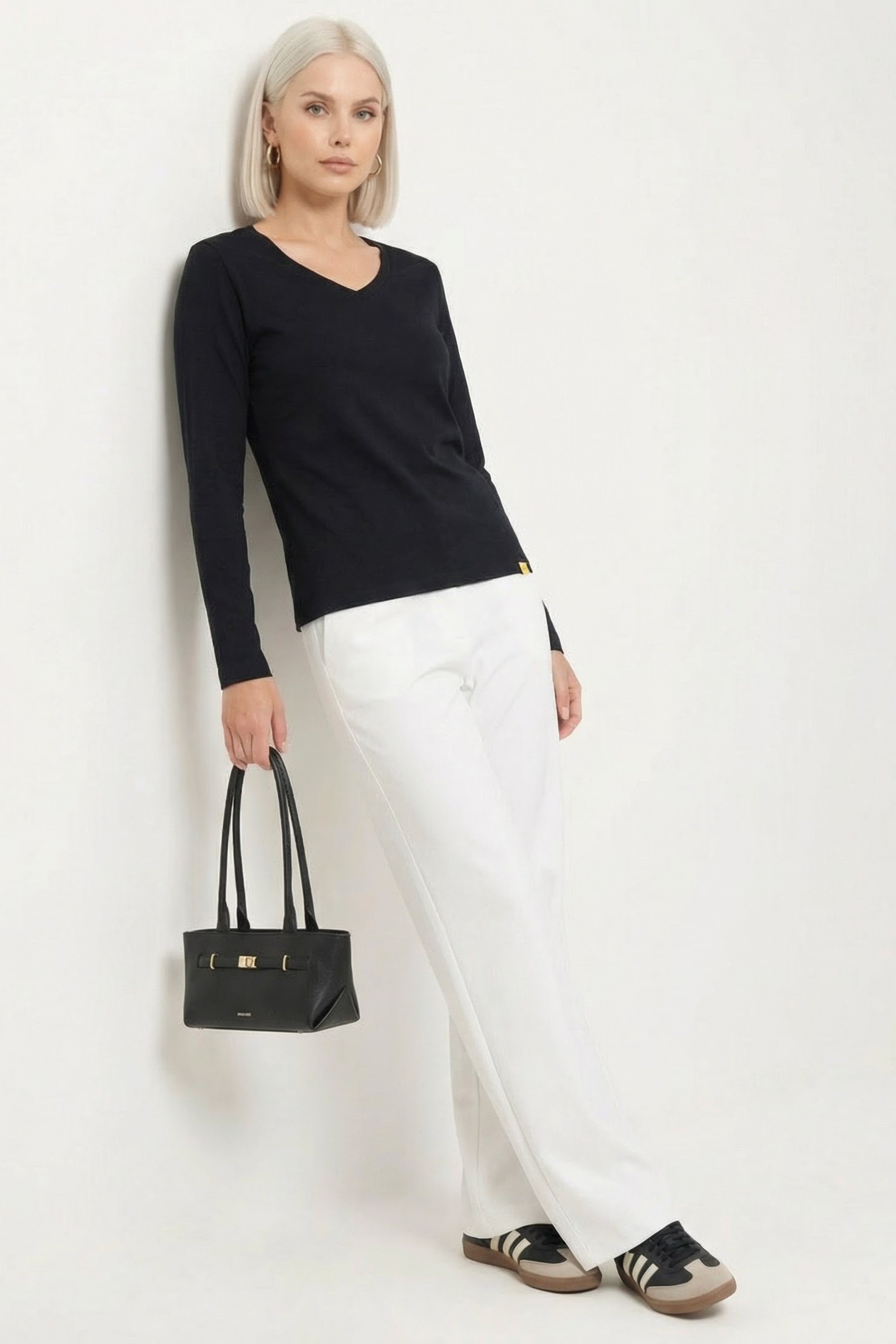 Camiseta negra basica con escote pico y manga larga Lolitas&L