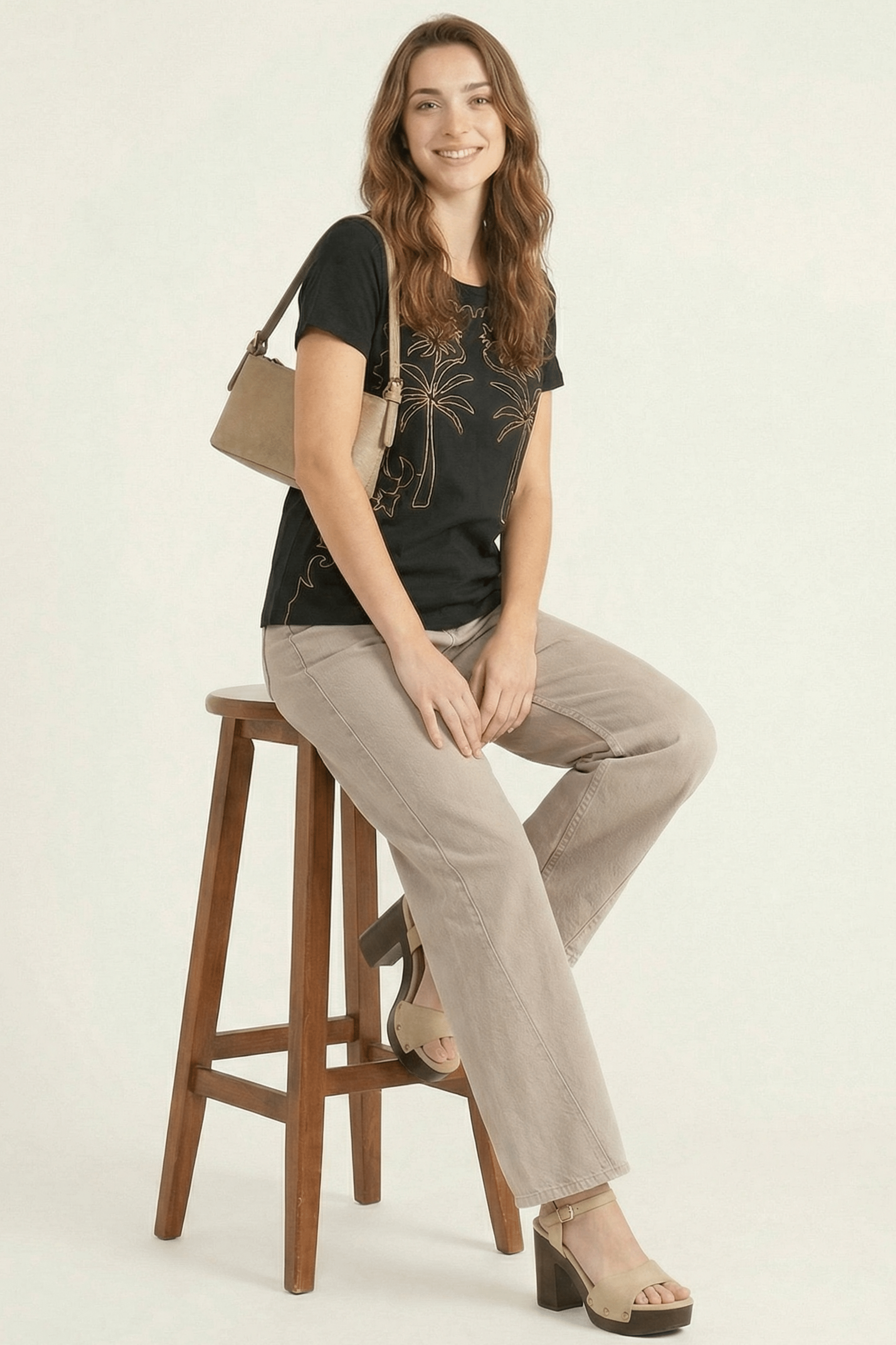 Camiseta negra bordado oasis beige LolitasyL - lolitasyl.com