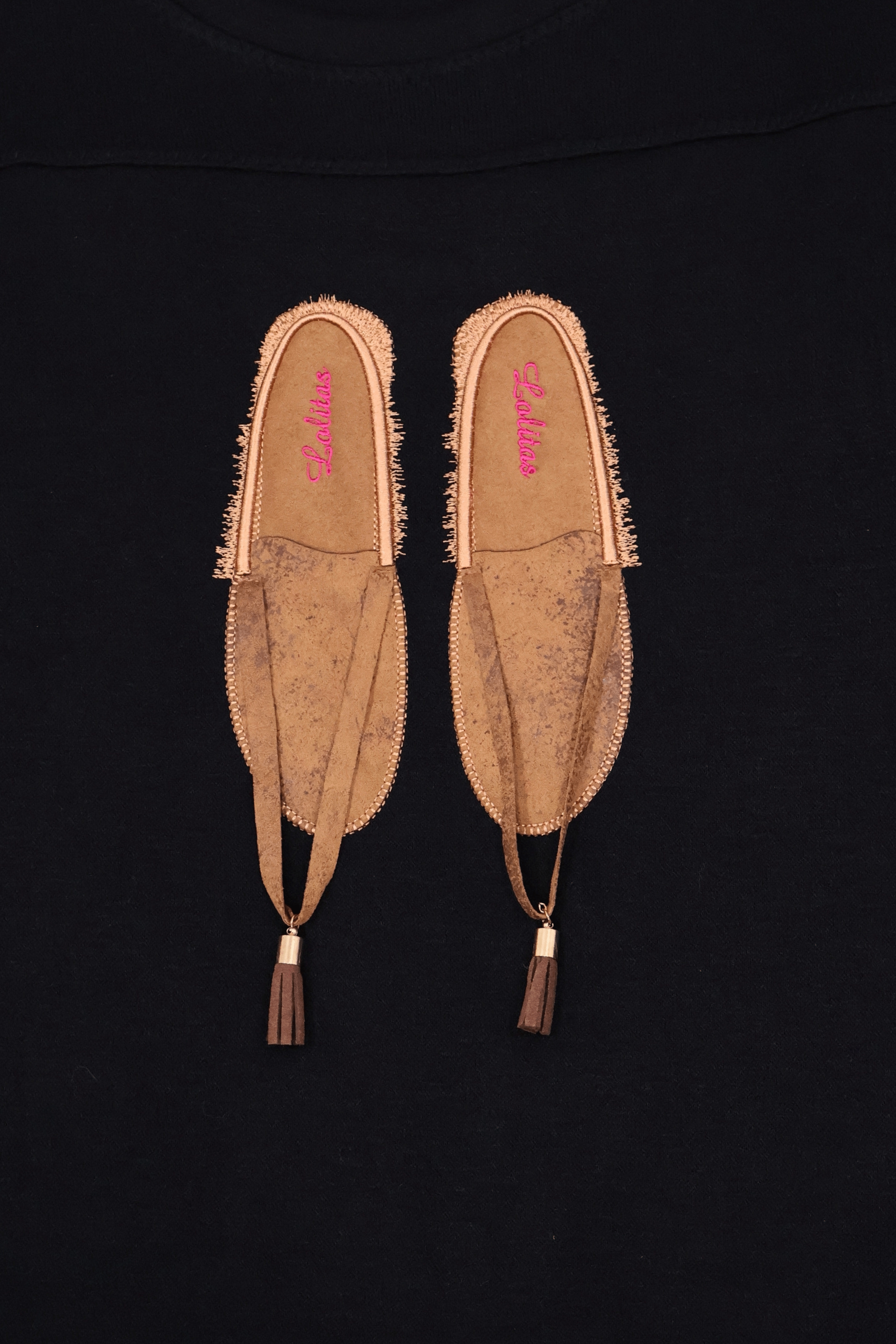 Camiseta negra bordado zapatillas indias cuero Lolitas&L - lolitasyl.com