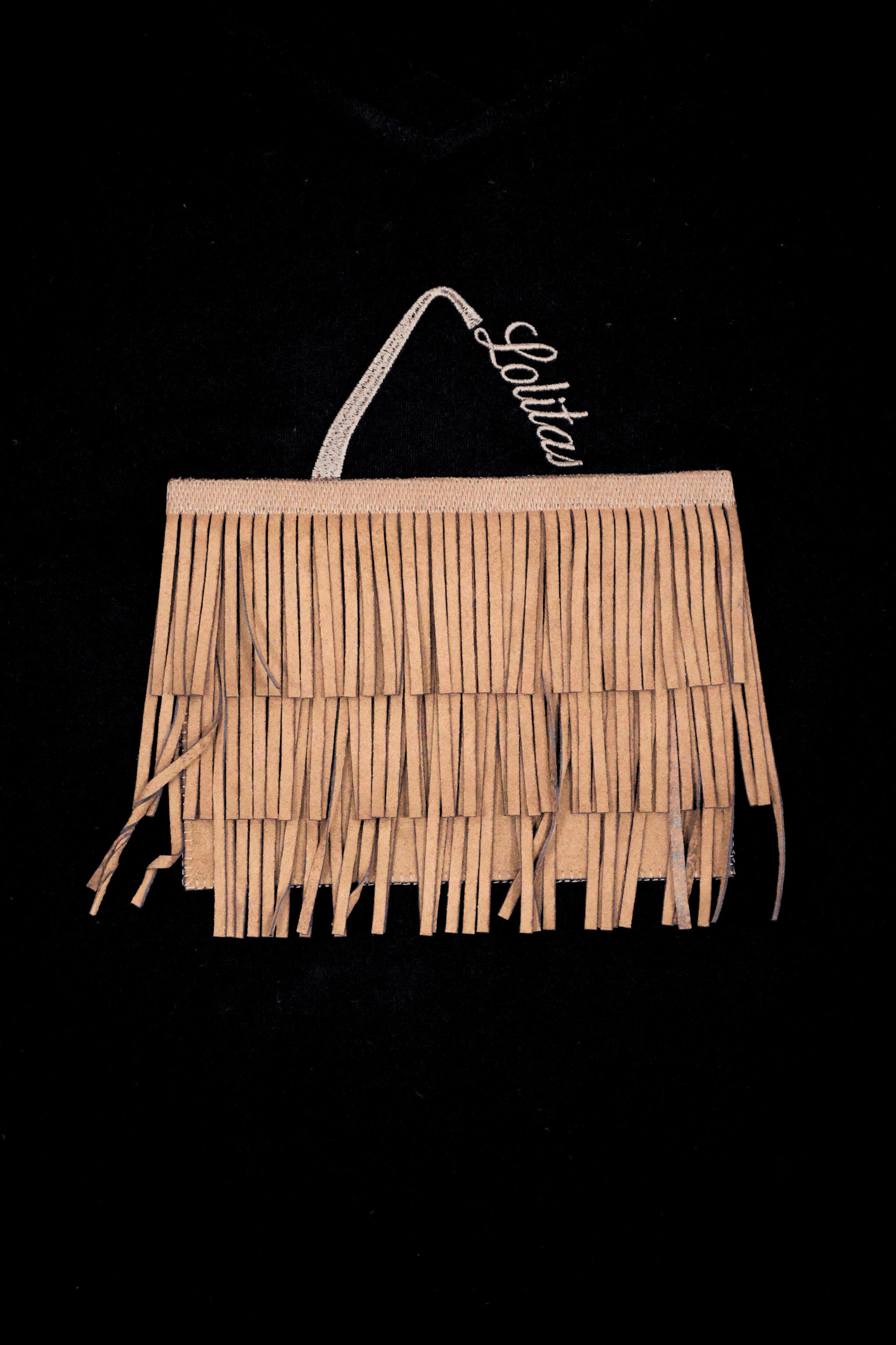 Camiseta negra con bolsito de flecos marron manga larga Lolitas&L - lolitasyl.com