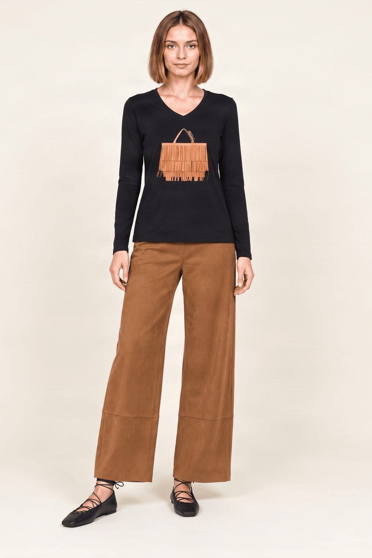 Camiseta negra con bolsito de flecos marron manga larga Lolitas&L - lolitasyl.com