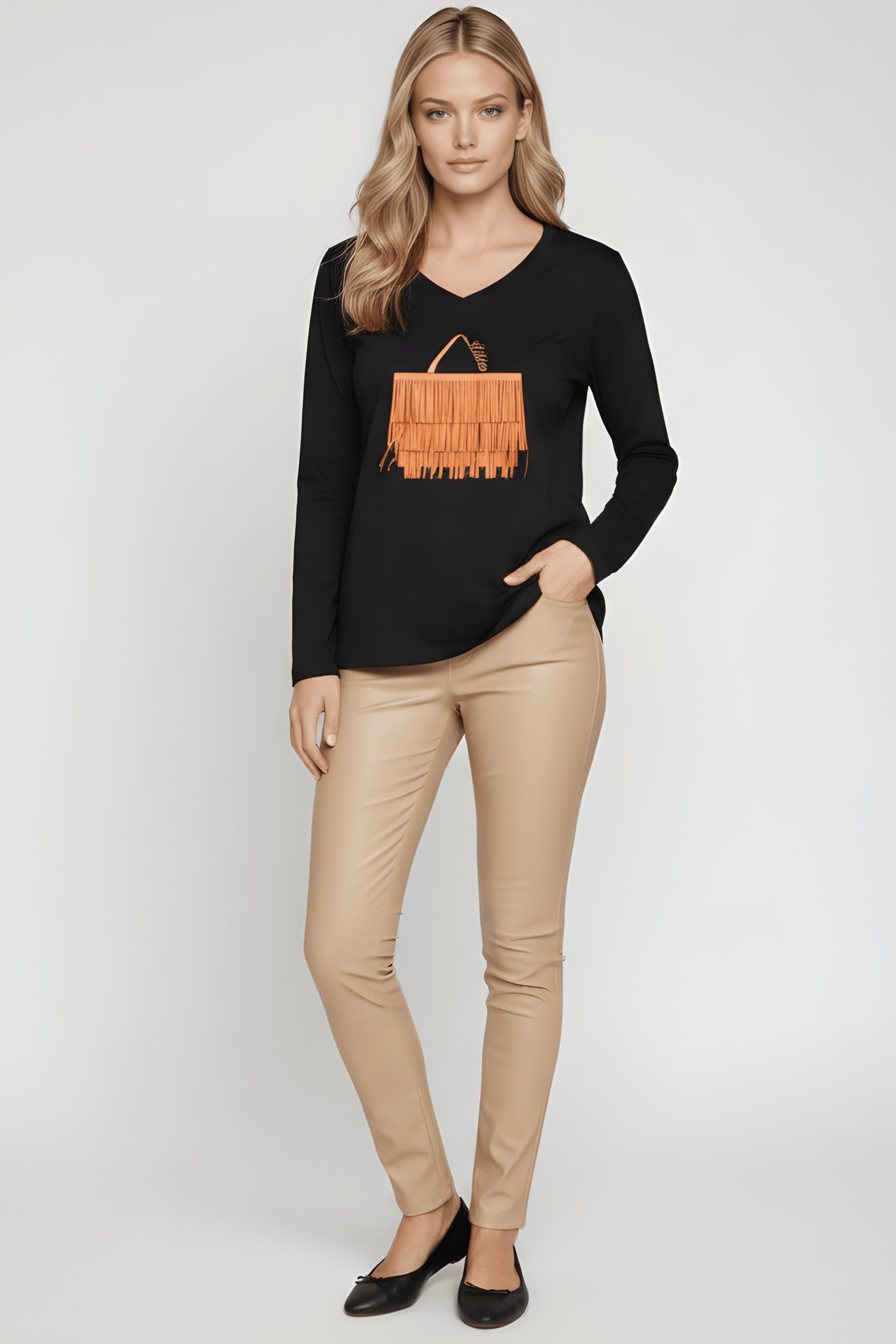 Camiseta negra con bolsito de flecos marron manga larga Lolitas&L - lolitasyl.com