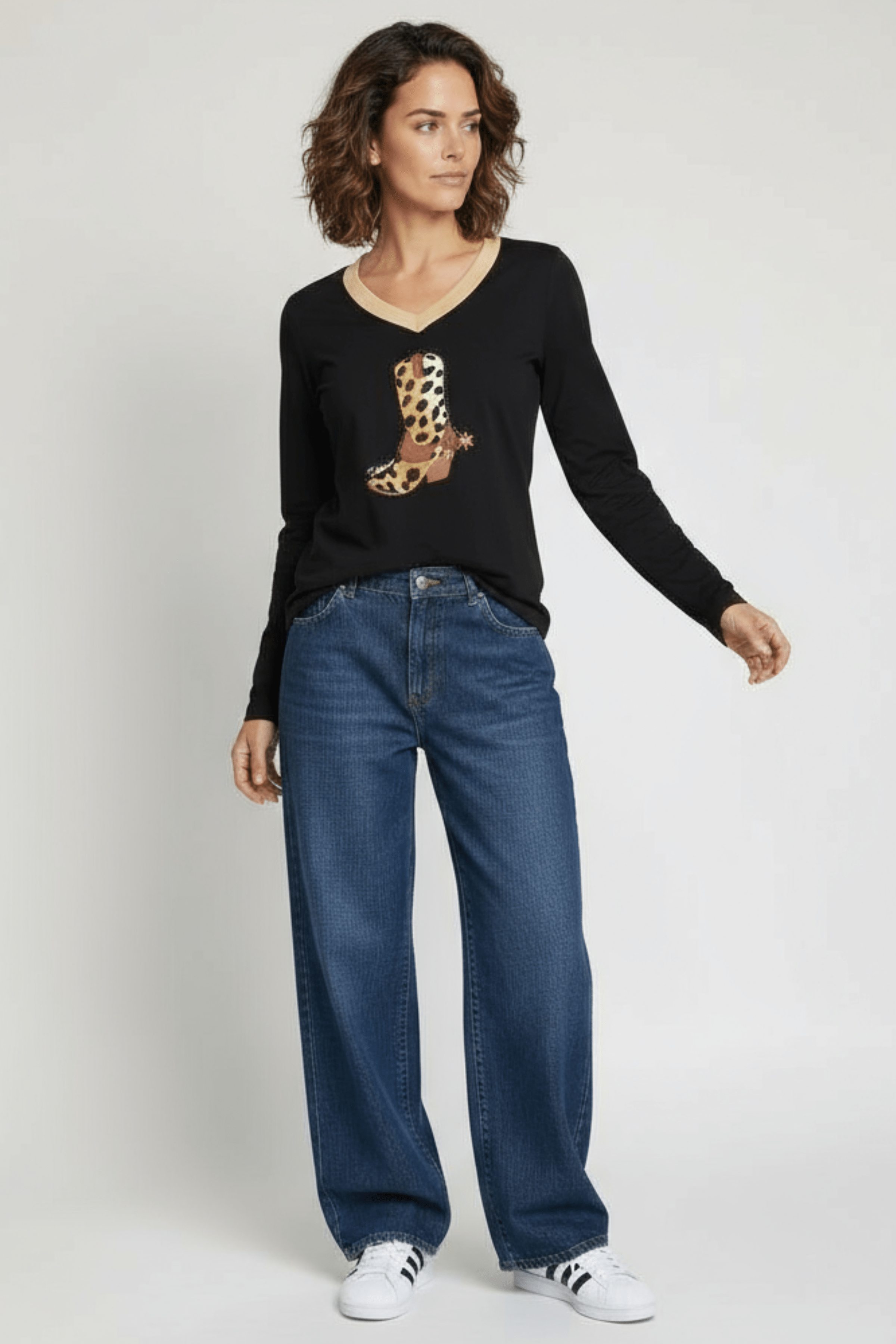 Camiseta negra con bordado bota cowoy manga larga Lolitas&L - lolitasyl.com