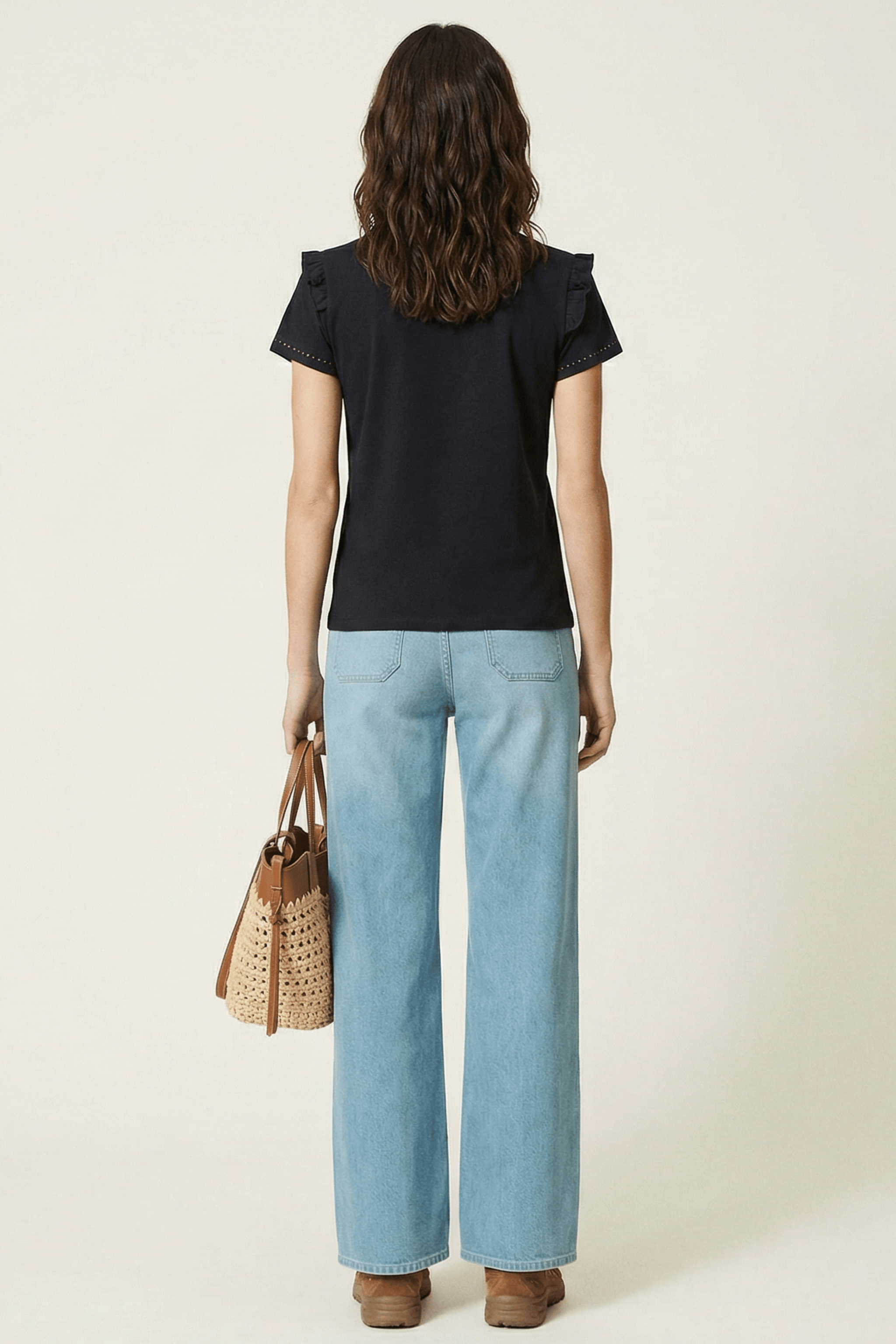 Camiseta negra con bordado perro salchicha en el delantero Lolitas&L - lolitasyl.com