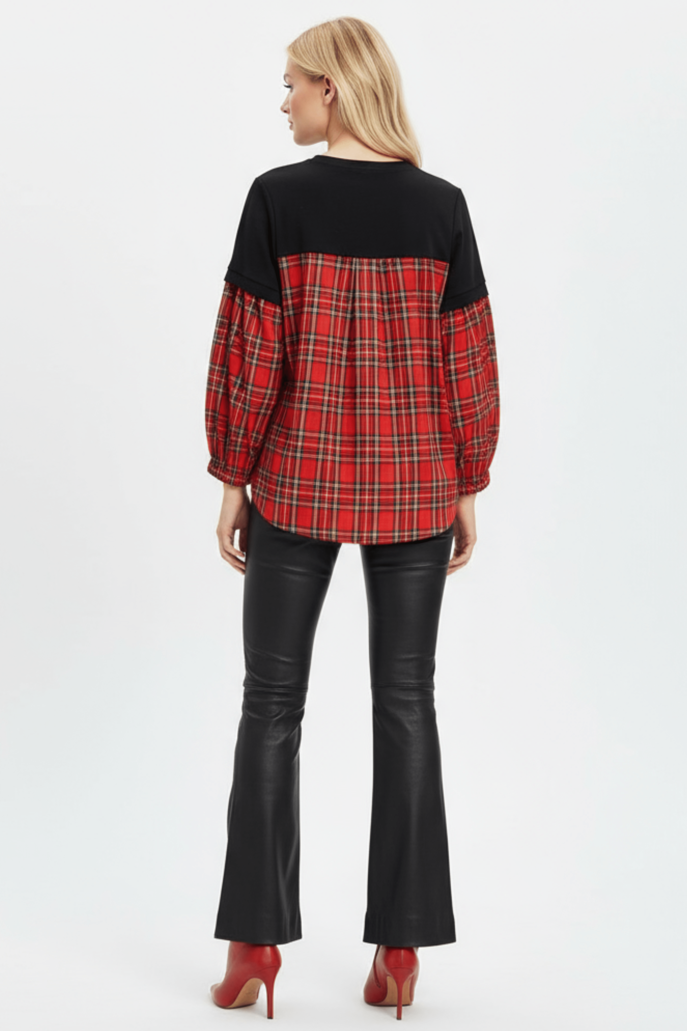 Camiseta negra con cuadro escoces rojo bordado zapatillas Lolitas&L - lolitasyl.com