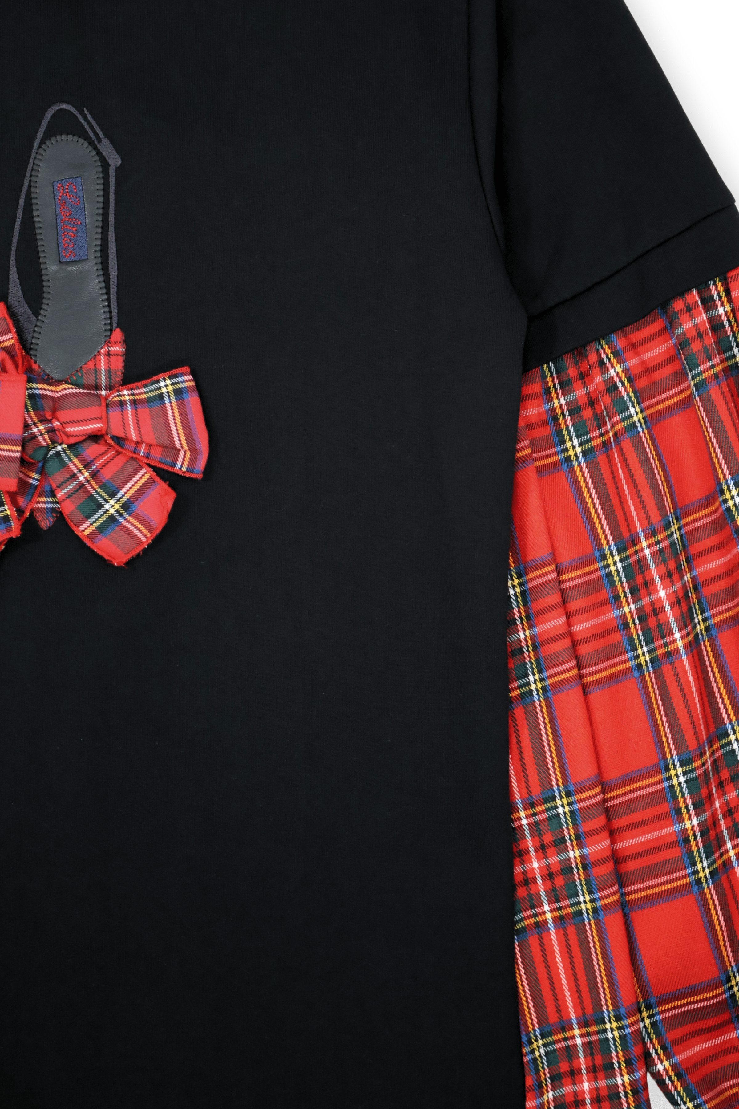 Camiseta negra con cuadro escoces rojo bordado zapatillas Lolitas&L - lolitasyl.com