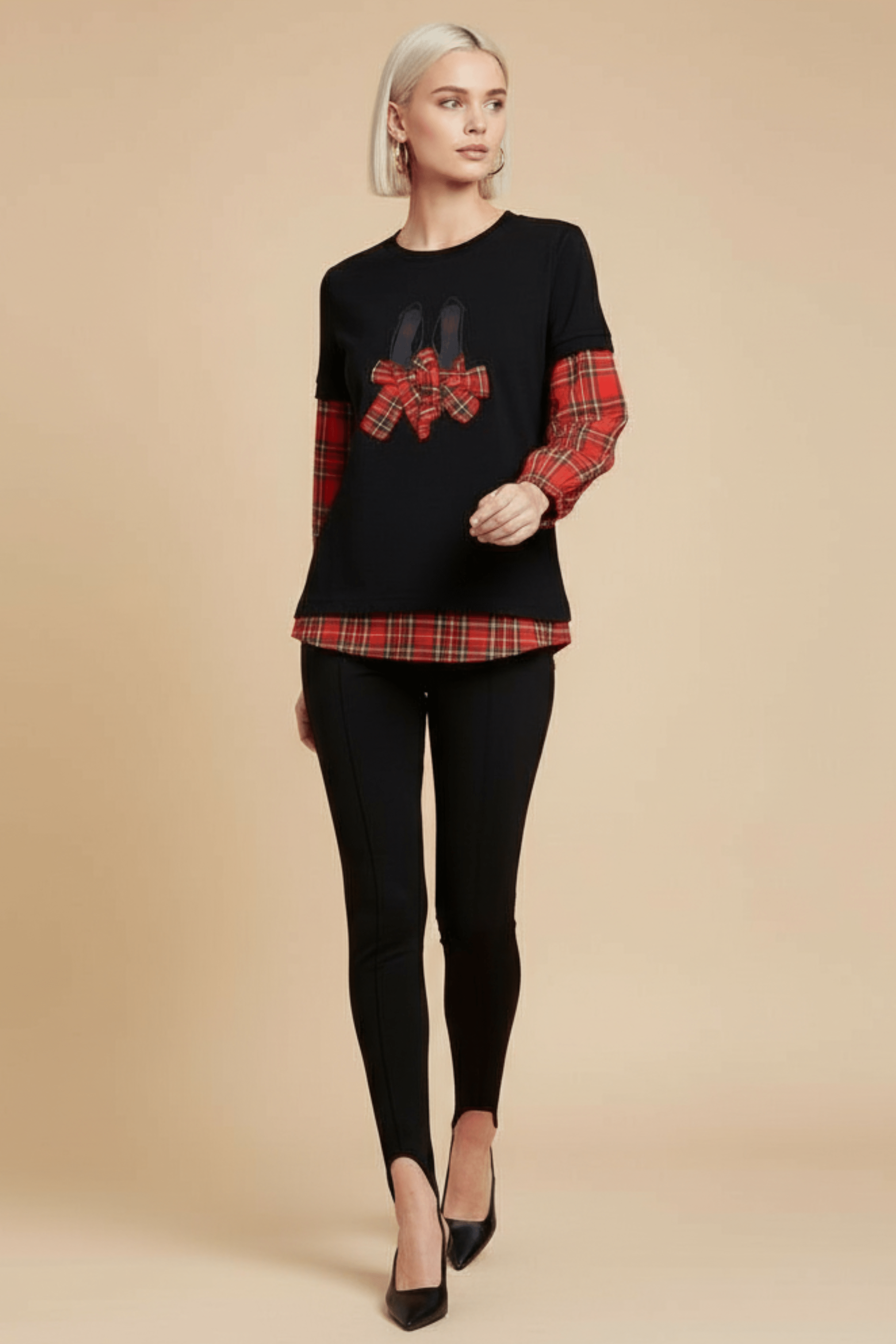 Camiseta negra con cuadro escoces rojo bordado zapatillas Lolitas&L - lolitasyl.com