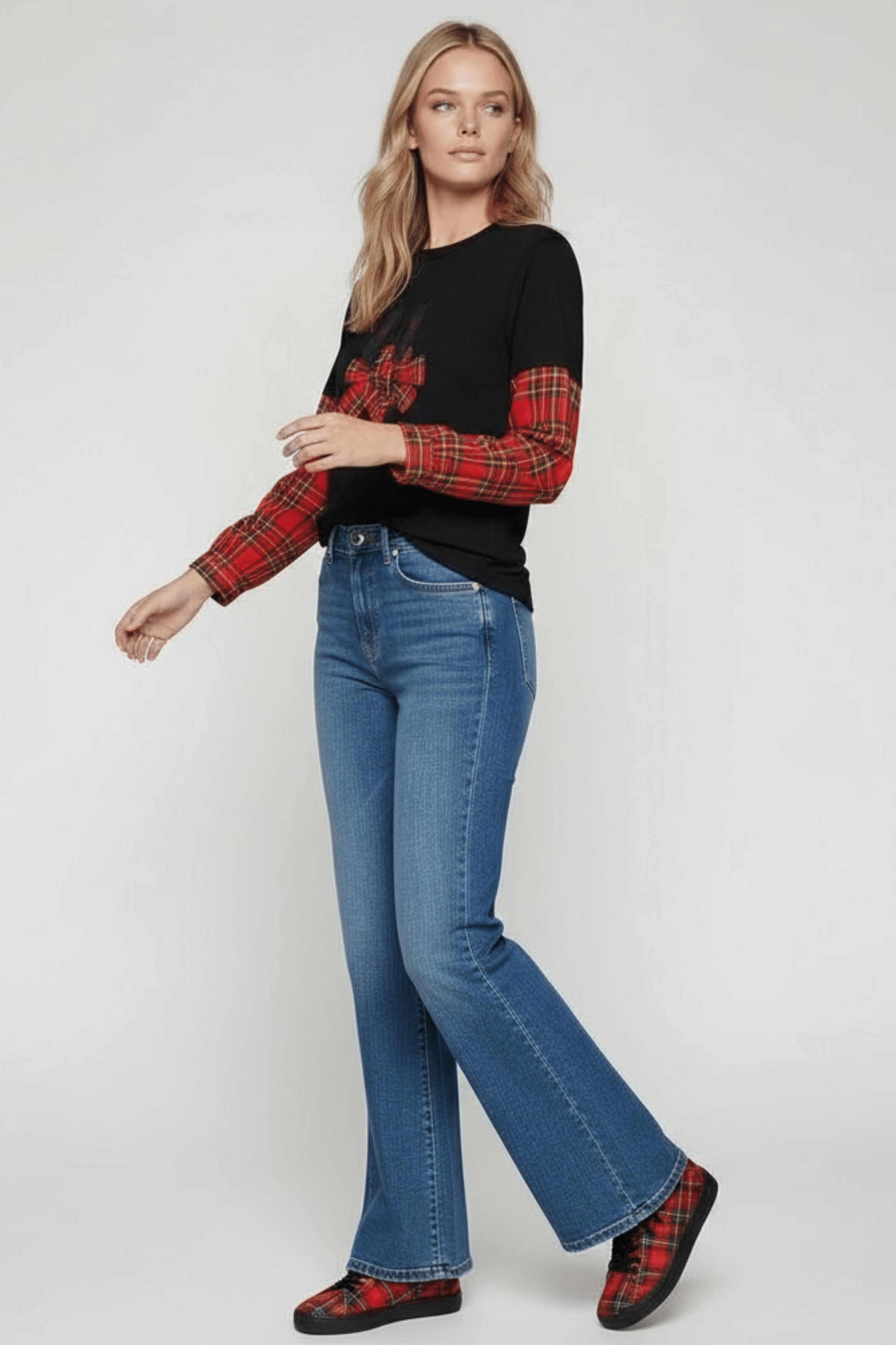 Camiseta negra con cuadro escoces rojo bordado zapatillas Lolitas&L - lolitasyl.com