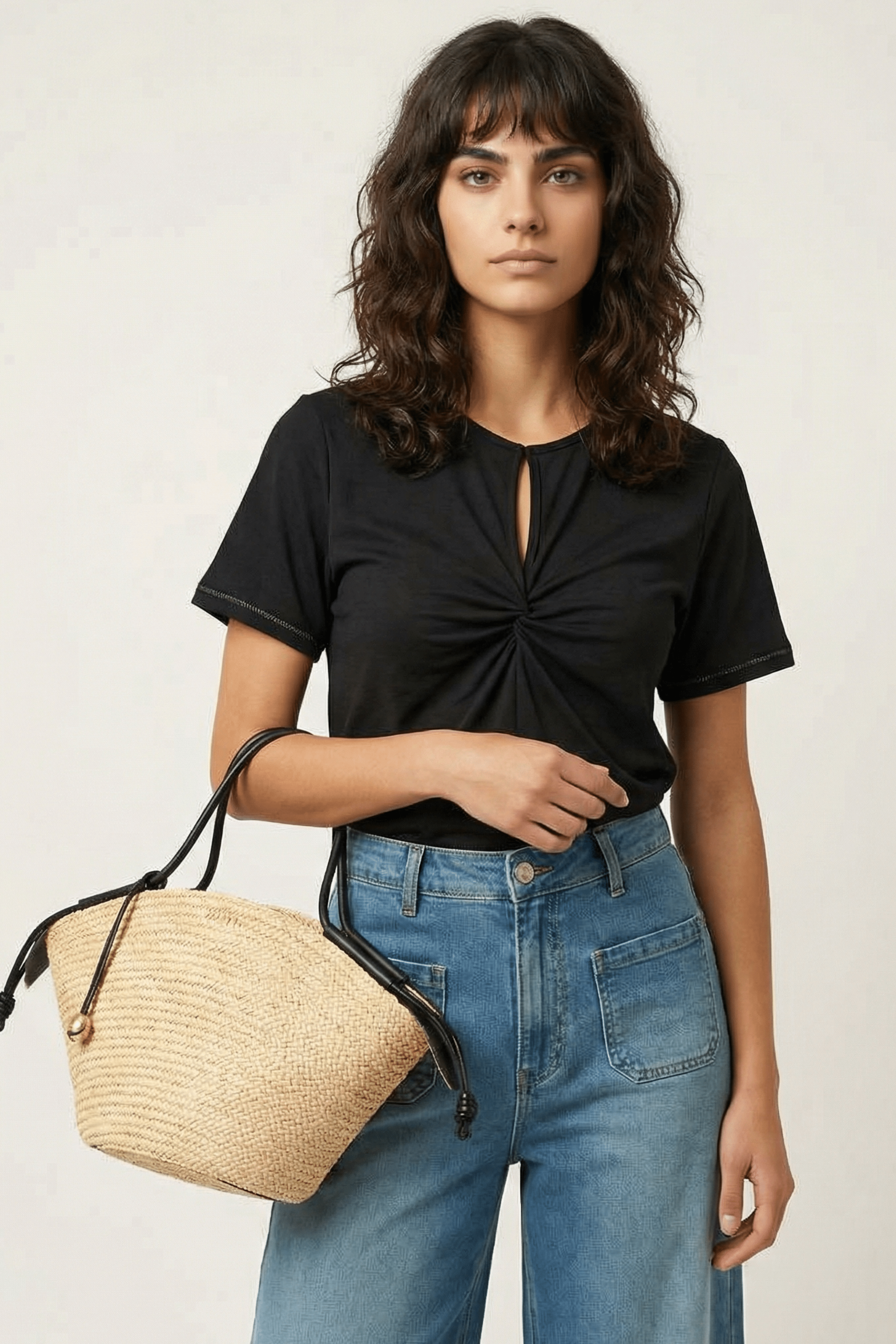 Camiseta negra con recogido y lagrima en el delantero Lolitas&L - lolitasyl.com