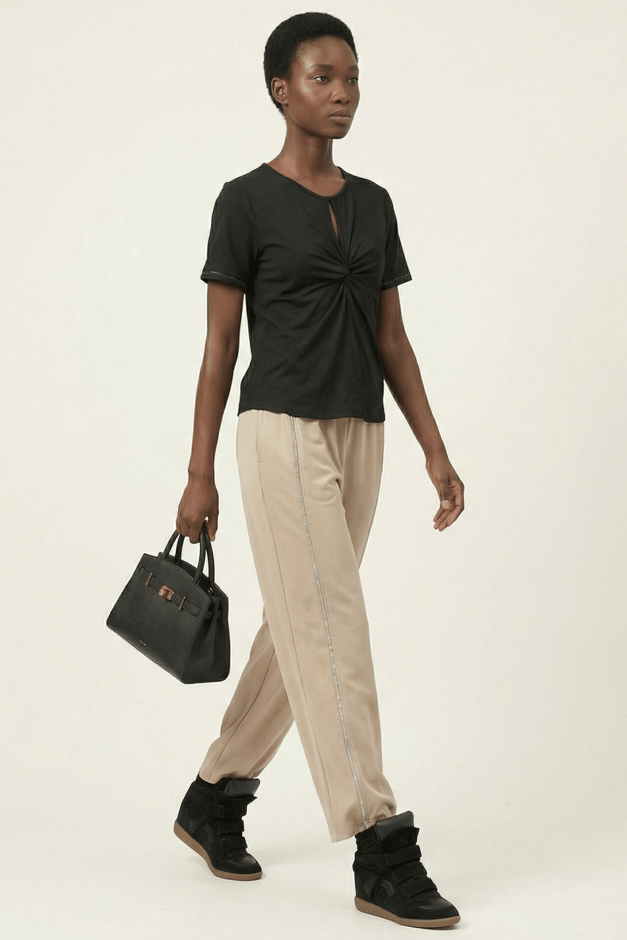 Camiseta negra con recogido y lagrima en el delantero Lolitas&L - lolitasyl.com