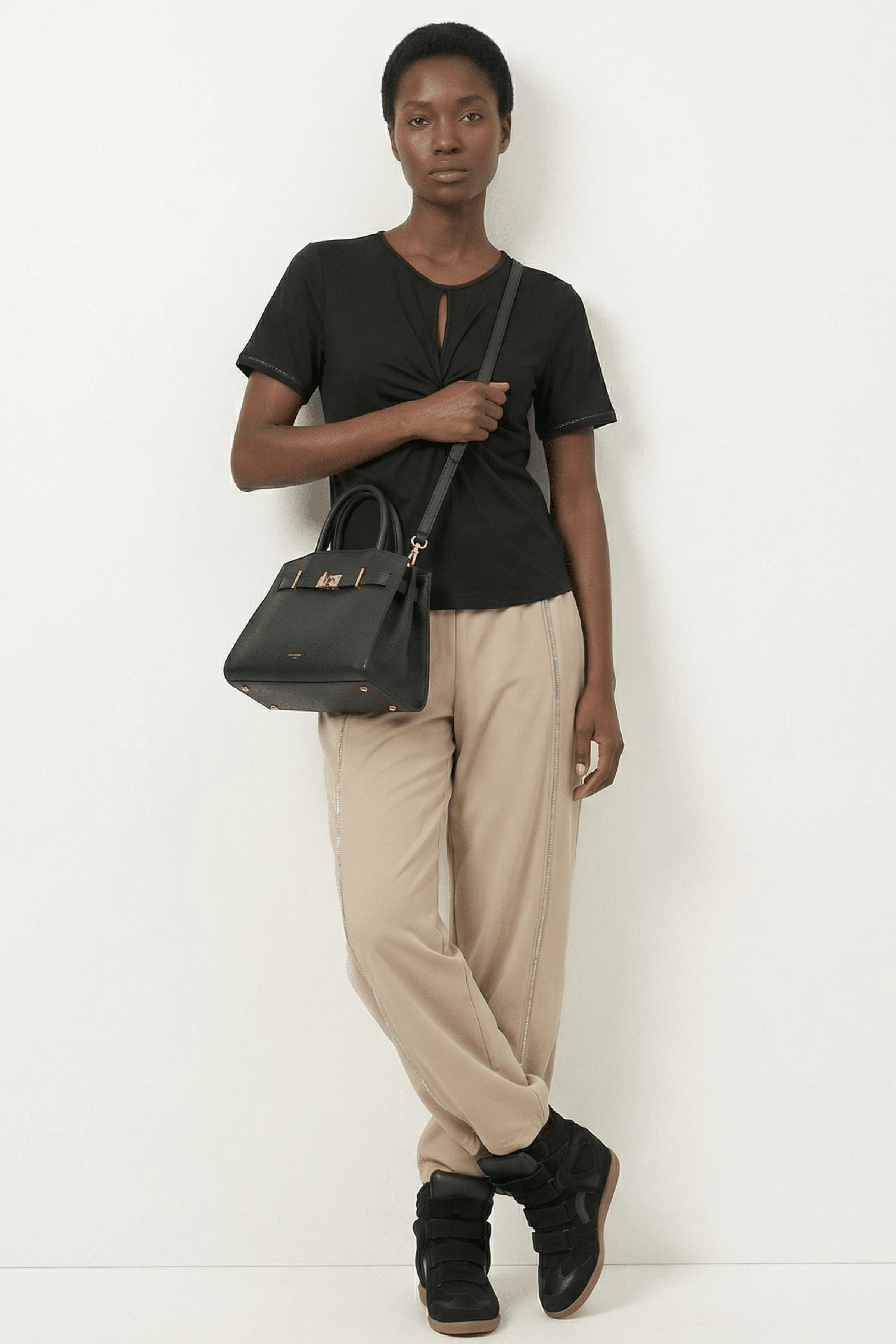 Camiseta negra con recogido y lagrima en el delantero Lolitas&L - lolitasyl.com