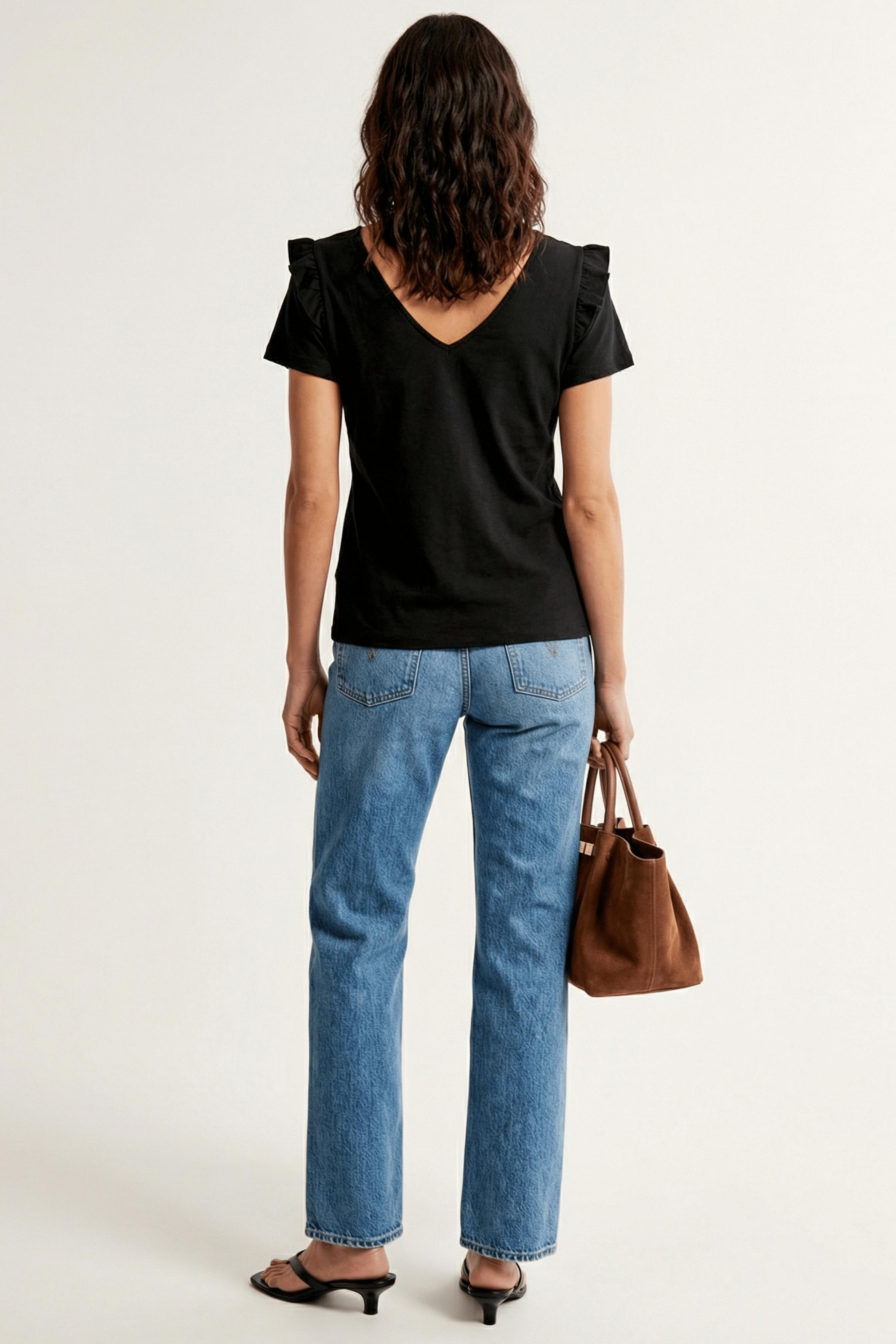 Camiseta negra con volante en hombros Lolitas&L - lolitasyl.com