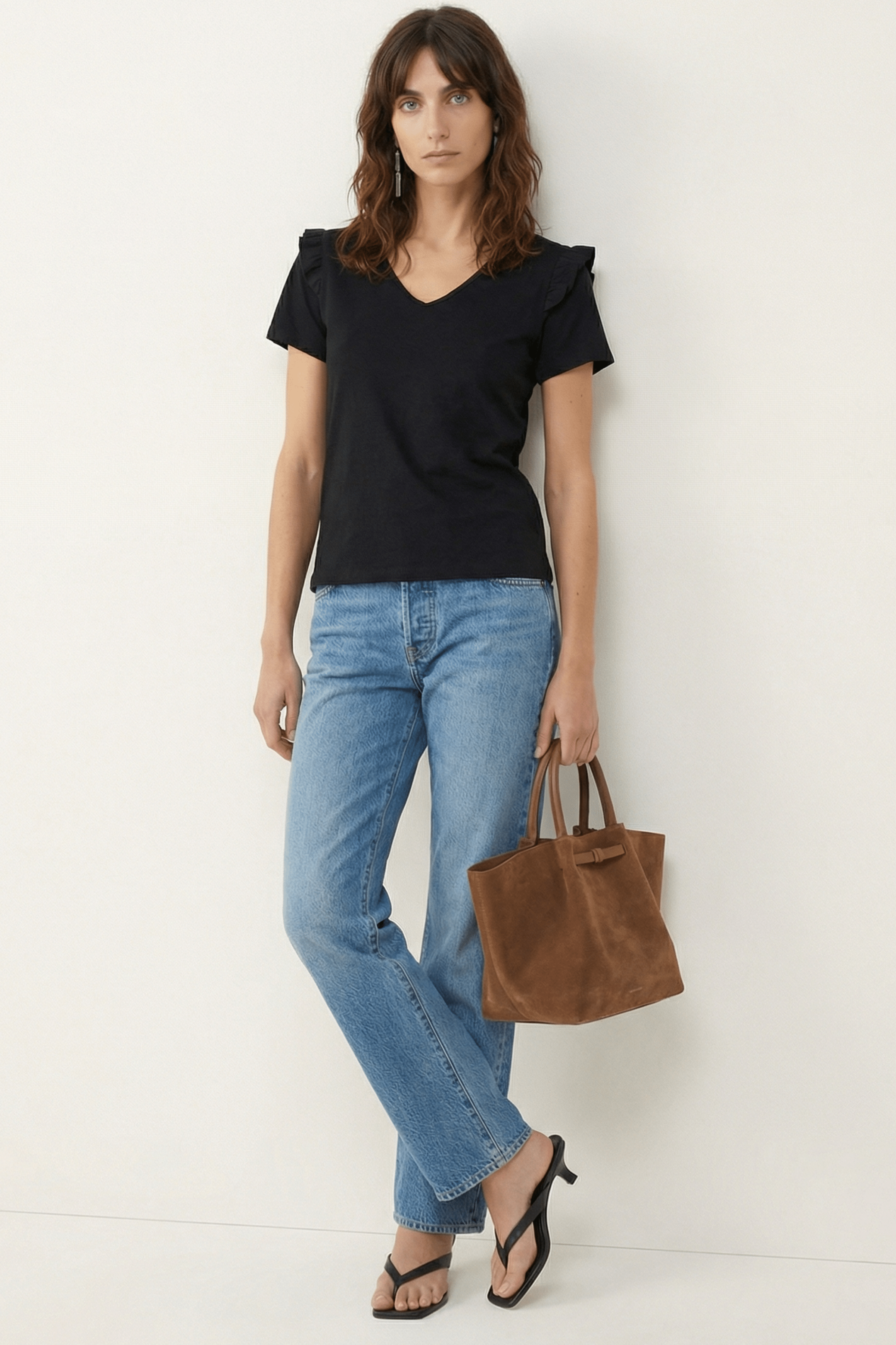 Camiseta negra con volante en hombros Lolitas&L - lolitasyl.com