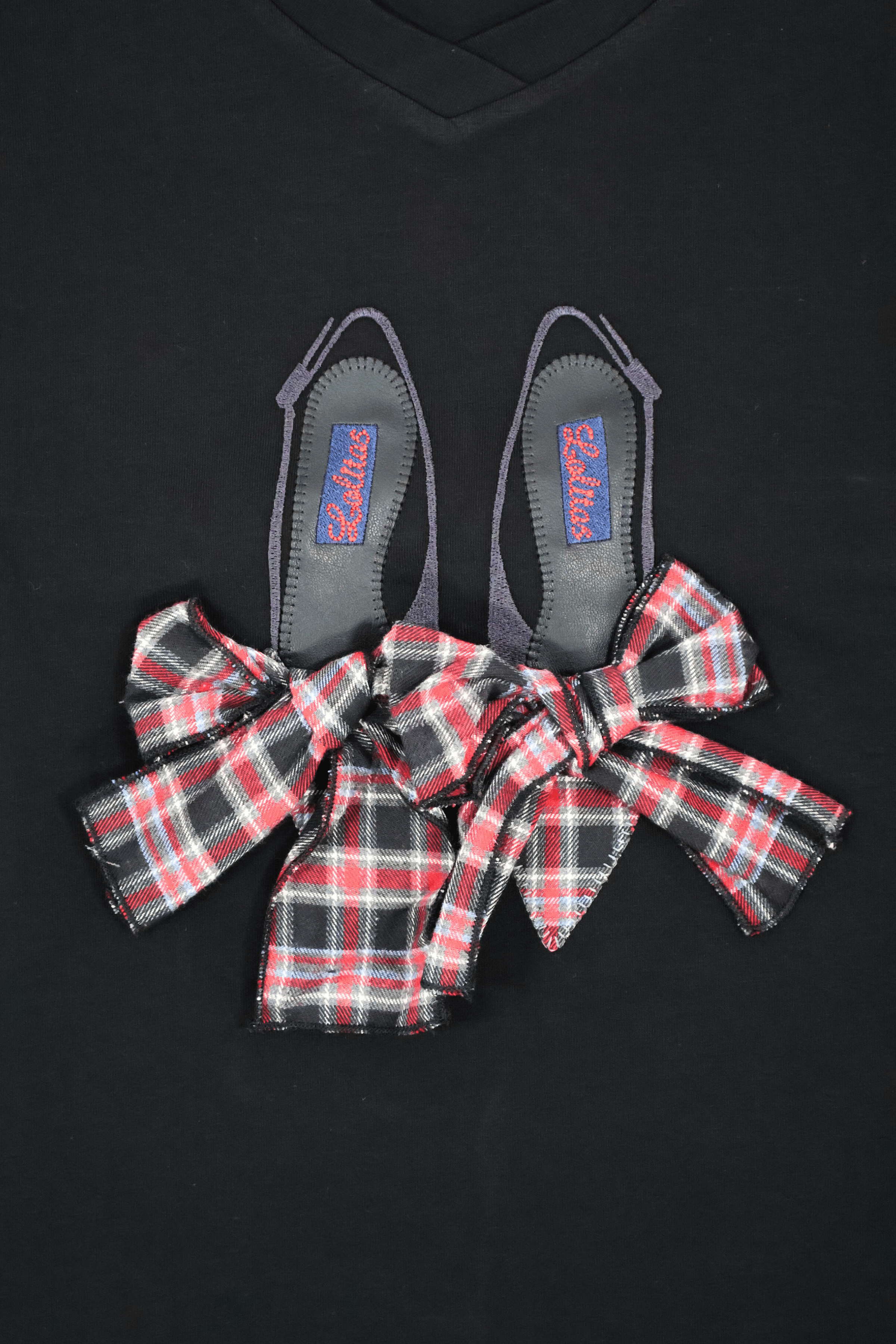 Camiseta negra con zapatillas bordadas y lazos manga larga Lolitas&L - lolitasyl.com