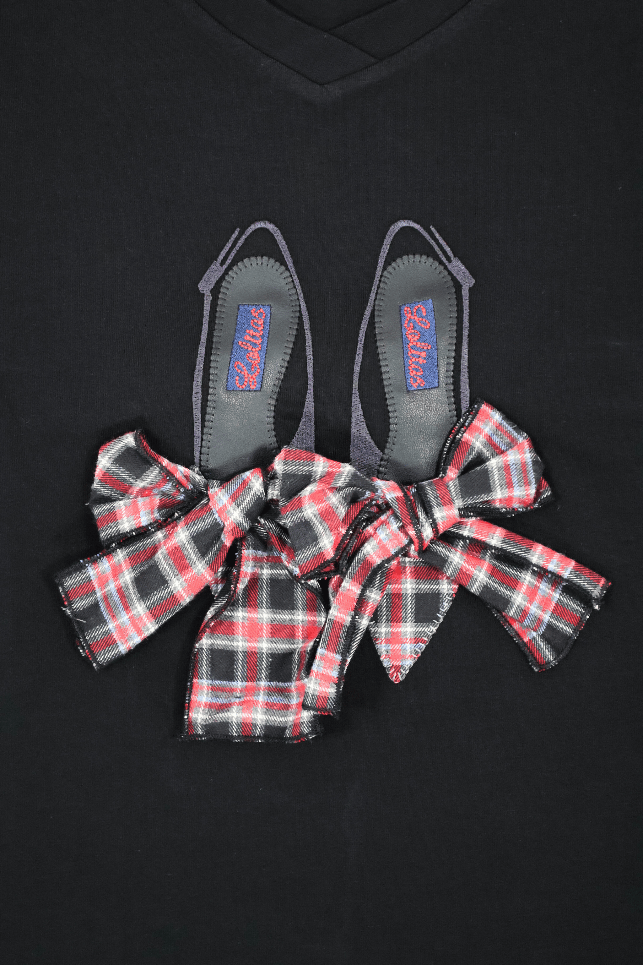 Camiseta negra con zapatillas bordadas y lazos manga larga Lolitas&L - lolitasyl.com