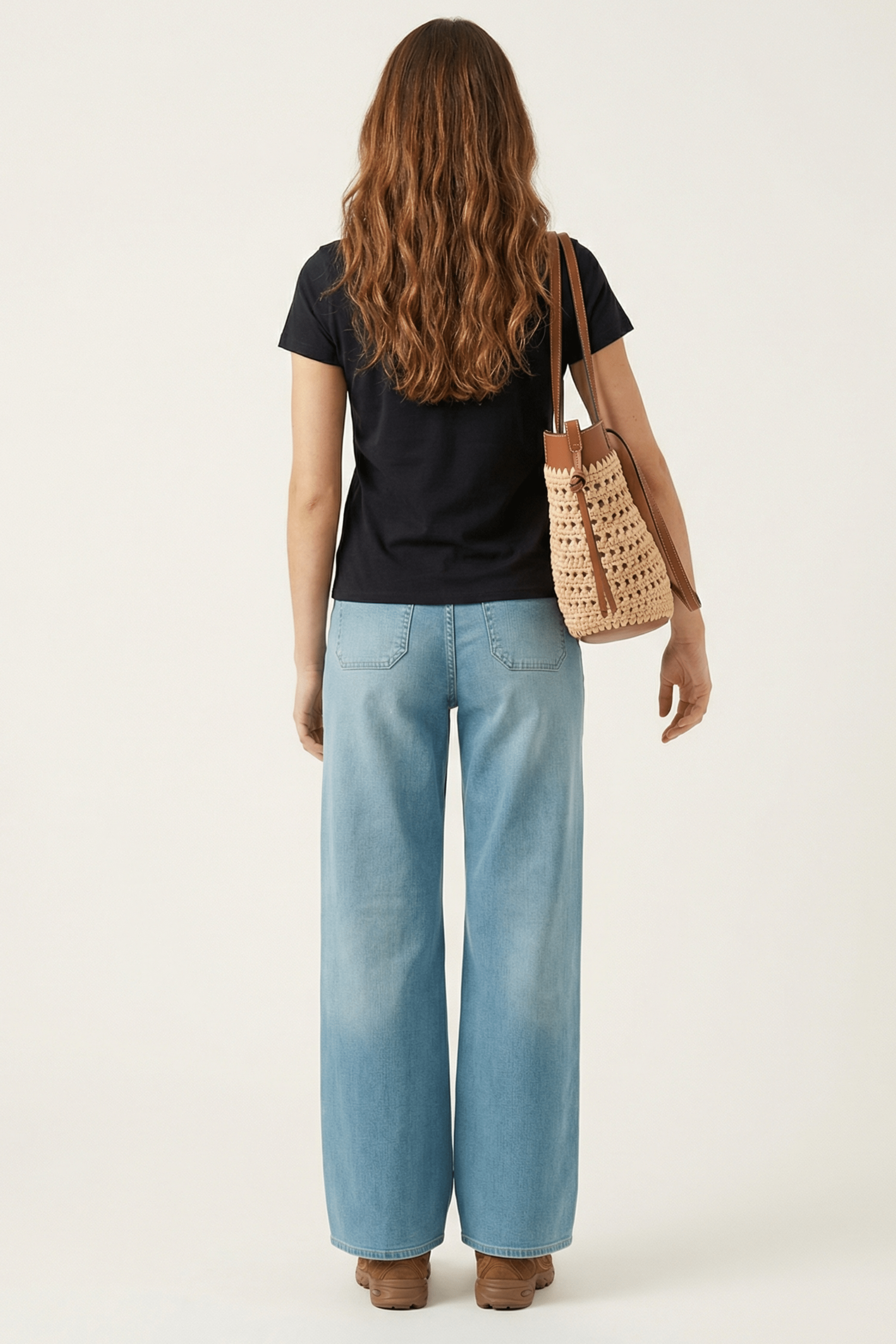 Camiseta negra escote redondo con flor Lolitas&L - lolitasyl.com