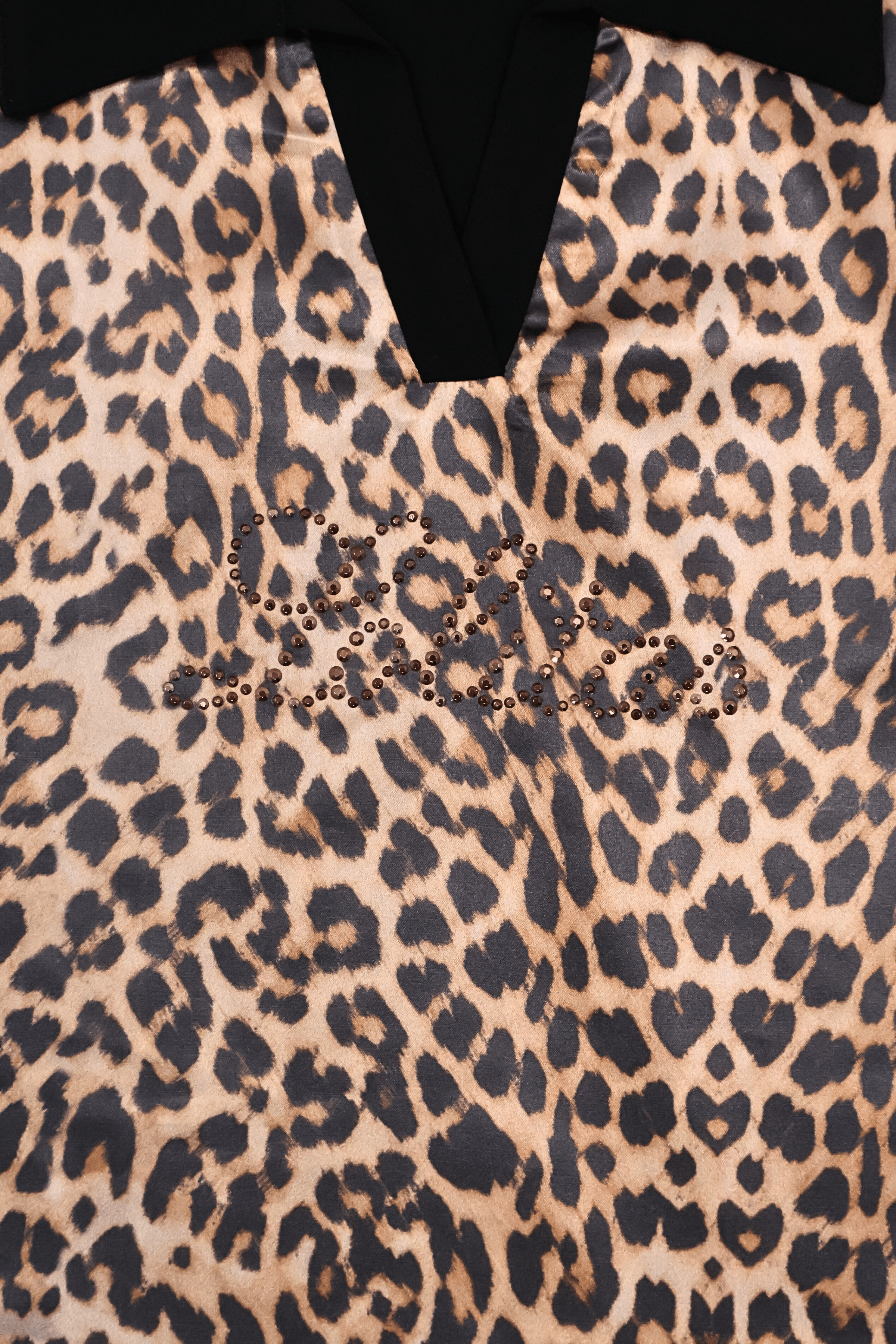 Camiseta negra estampado animal print escote polo Lolitas&L - lolitasyl.com