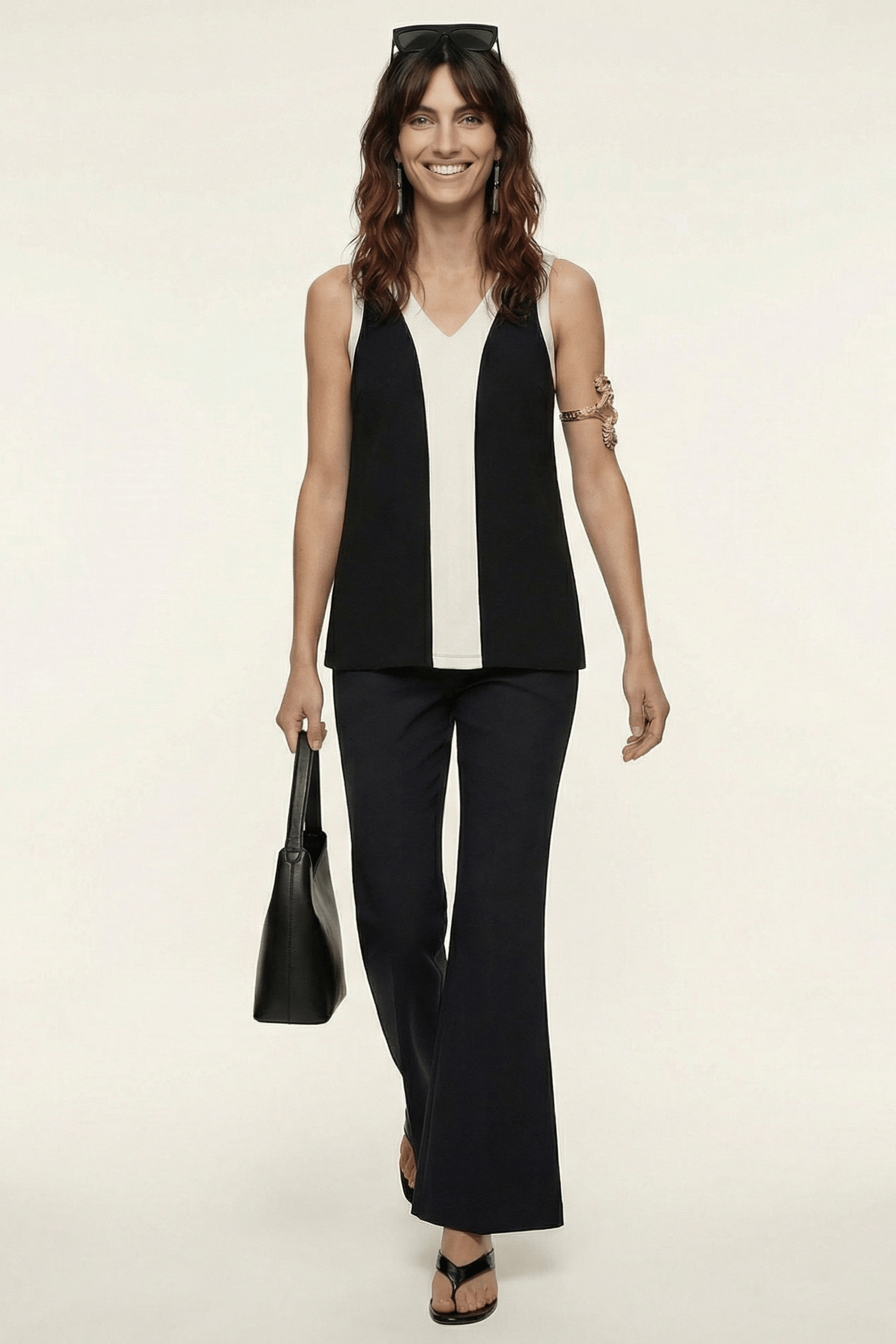 Camiseta negra tirantes con corte en contraste Lolitas&L - lolitasyl.com