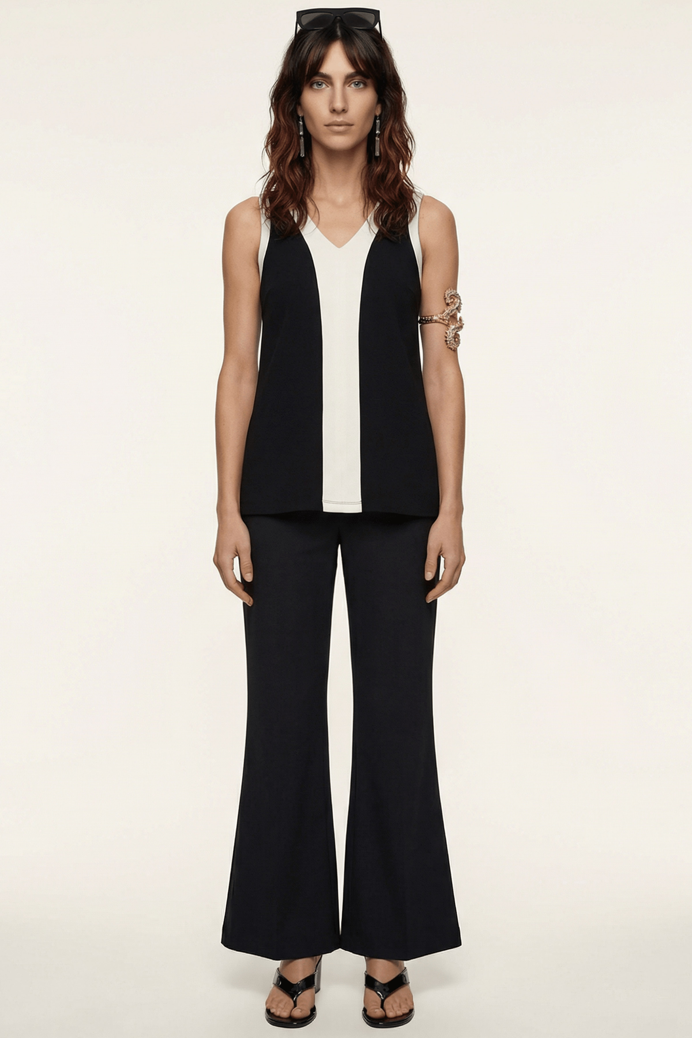 Camiseta negra tirantes con corte en contraste Lolitas&L - lolitasyl.com