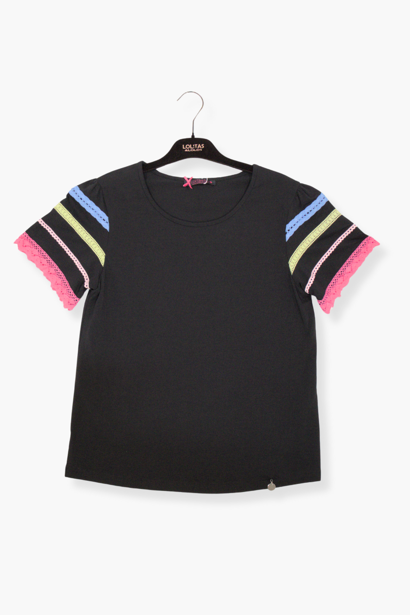 Camiseta Preloved negra con pasamaneria colores en la manga Lolitas&L
