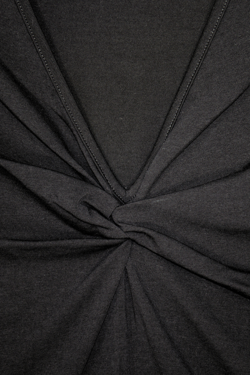 Camiseta Preloved negra pico con embebido Lolitas&L - lolitasyl.com