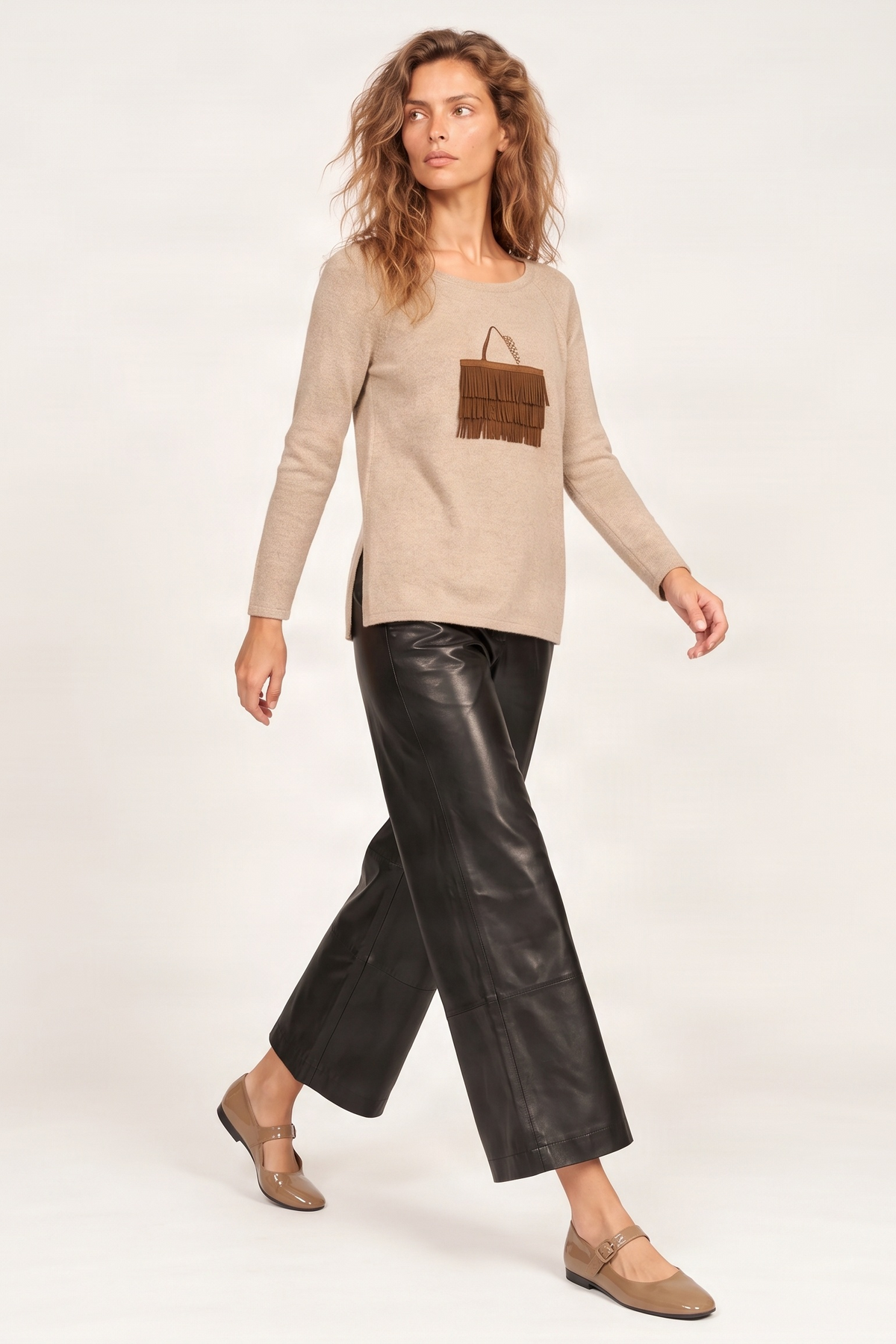 Camiseta de punto beige con bolsito de antelina flecos Lolitas&L