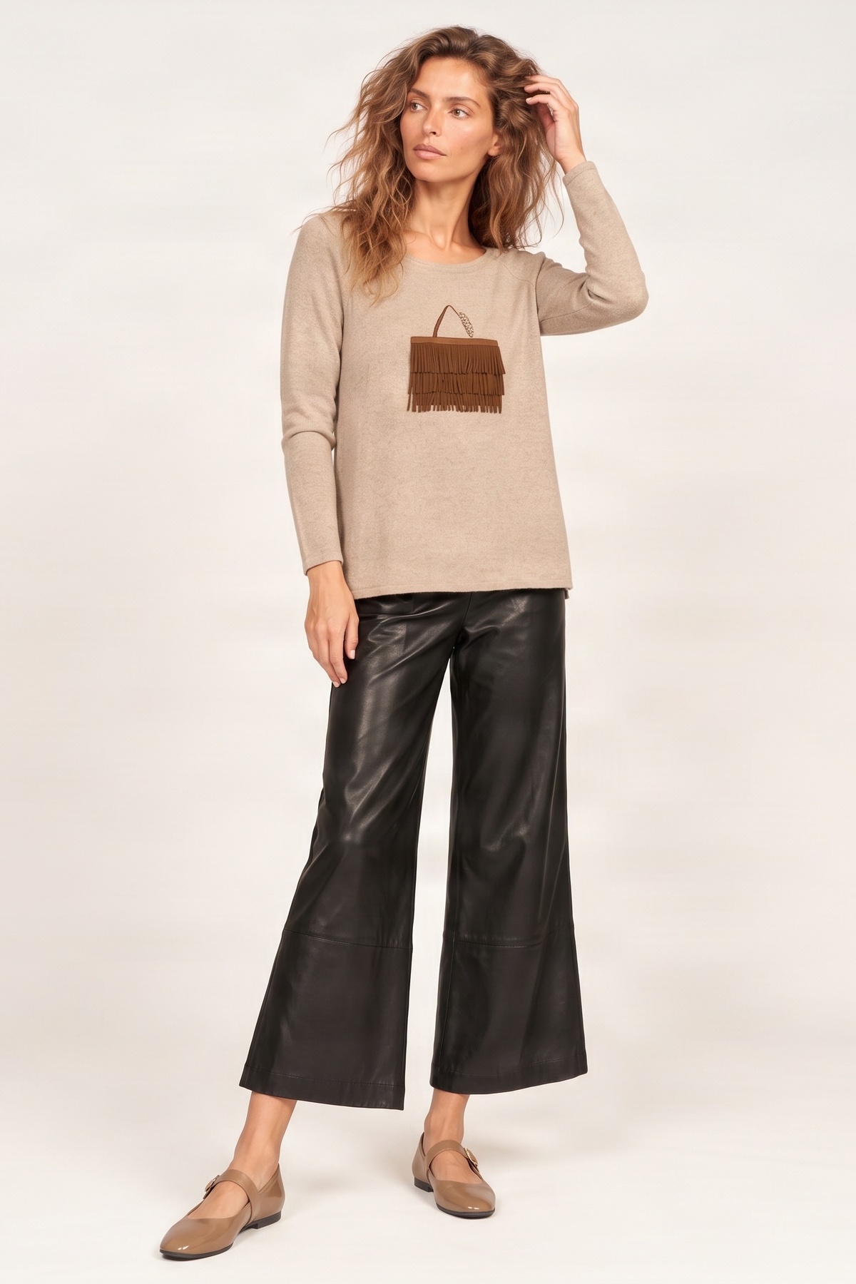 Camiseta de punto beige con bolsito de antelina flecos Lolitas&L