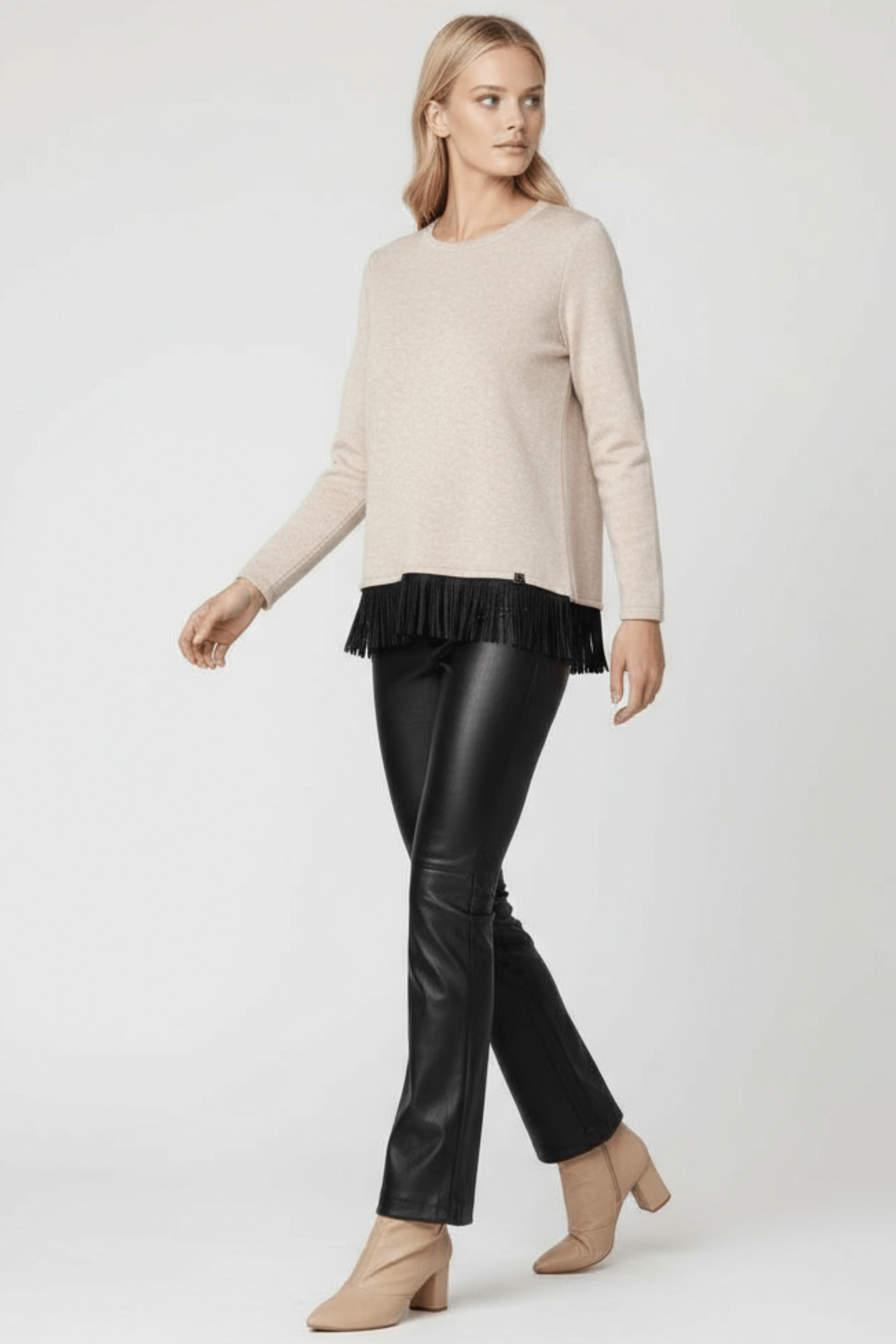 Camiseta punto beige con flecos polipiel Lolitas&L - lolitasyl.com