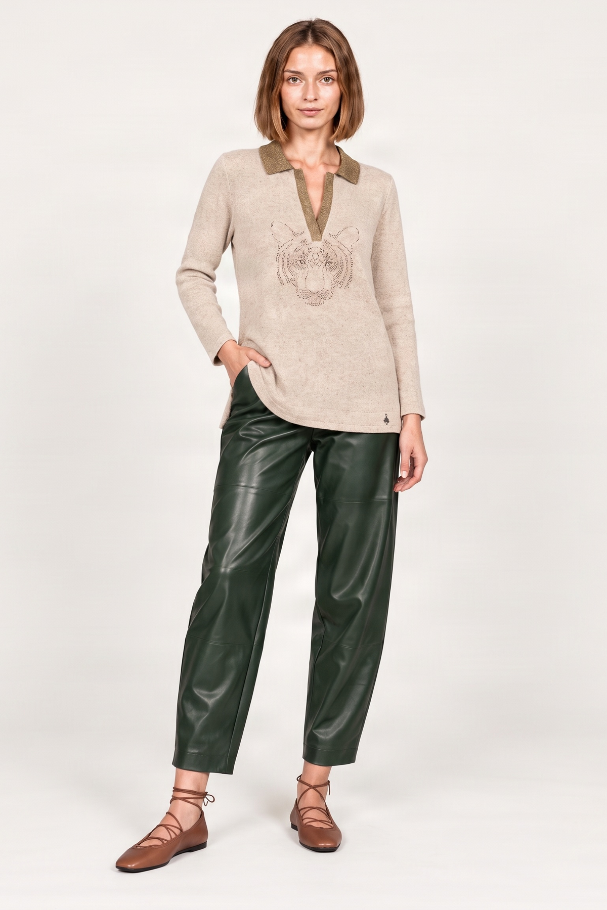 Camiseta de punto beige con leon de strass Lolitas&L